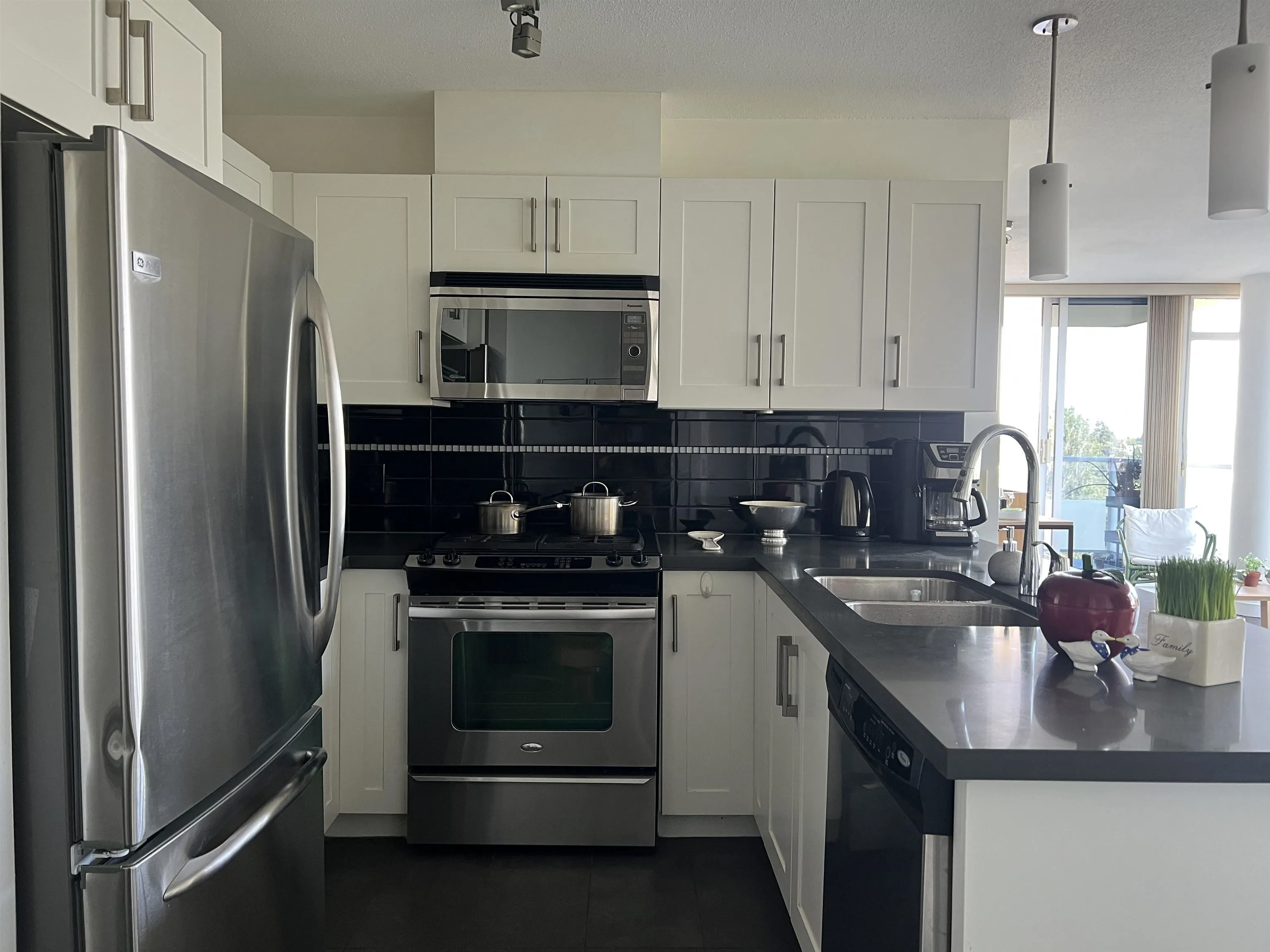1207 7090 Edmonds Street
