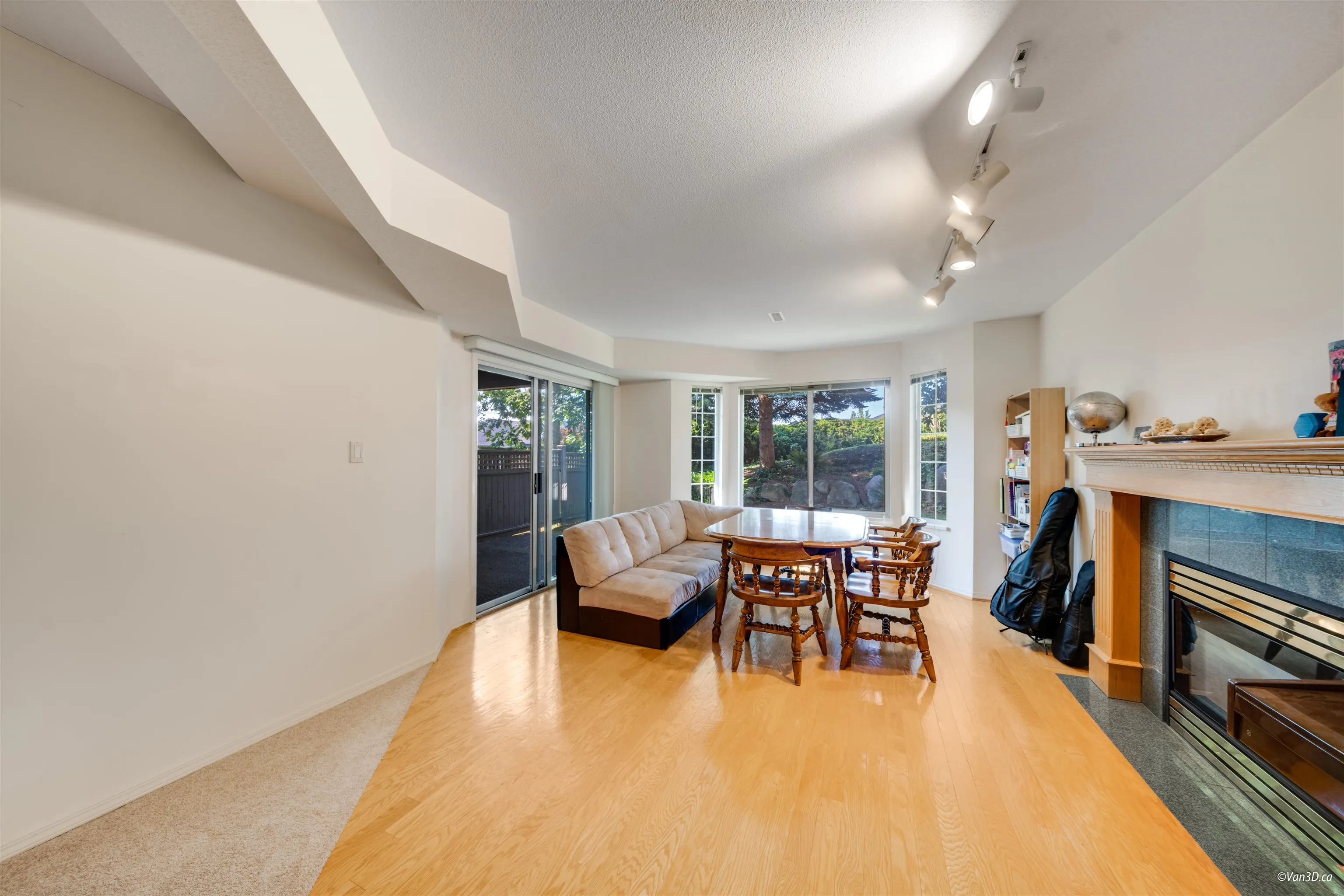 136 1685 Pinetree Way