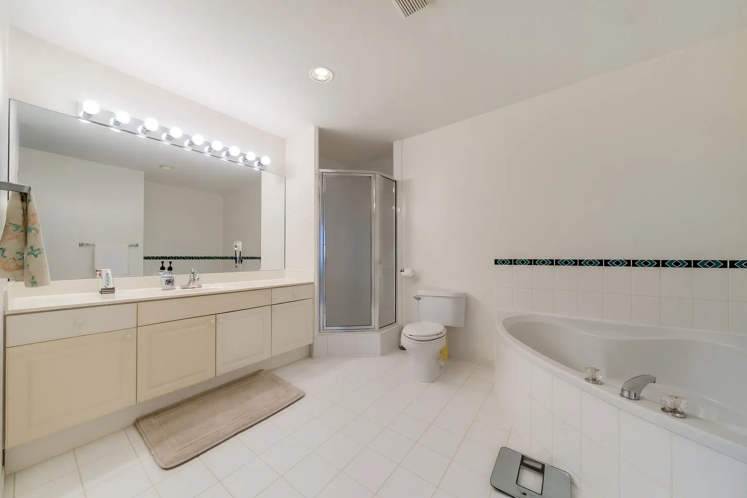 136 1685 Pinetree Way
