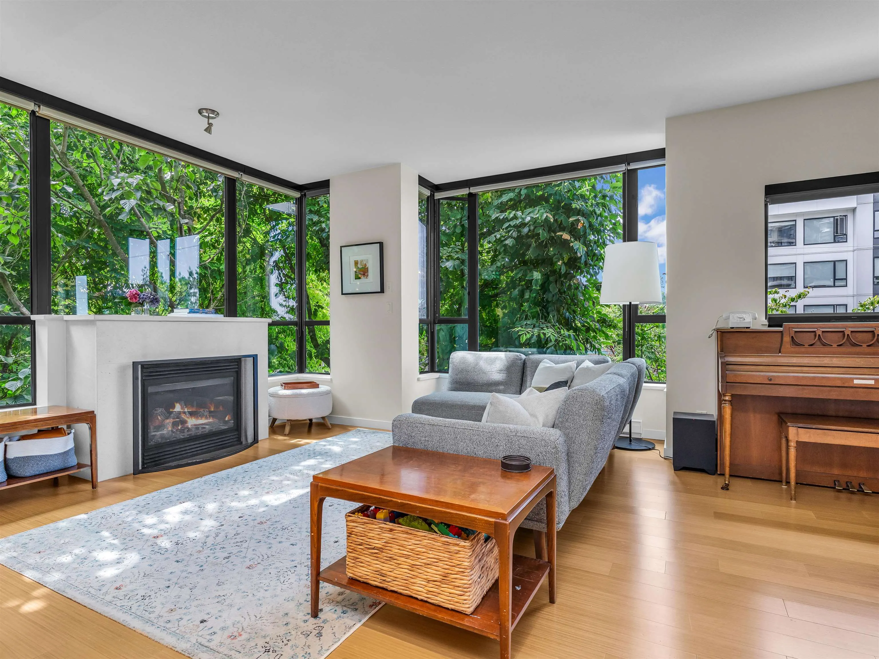 180 W 6th Street