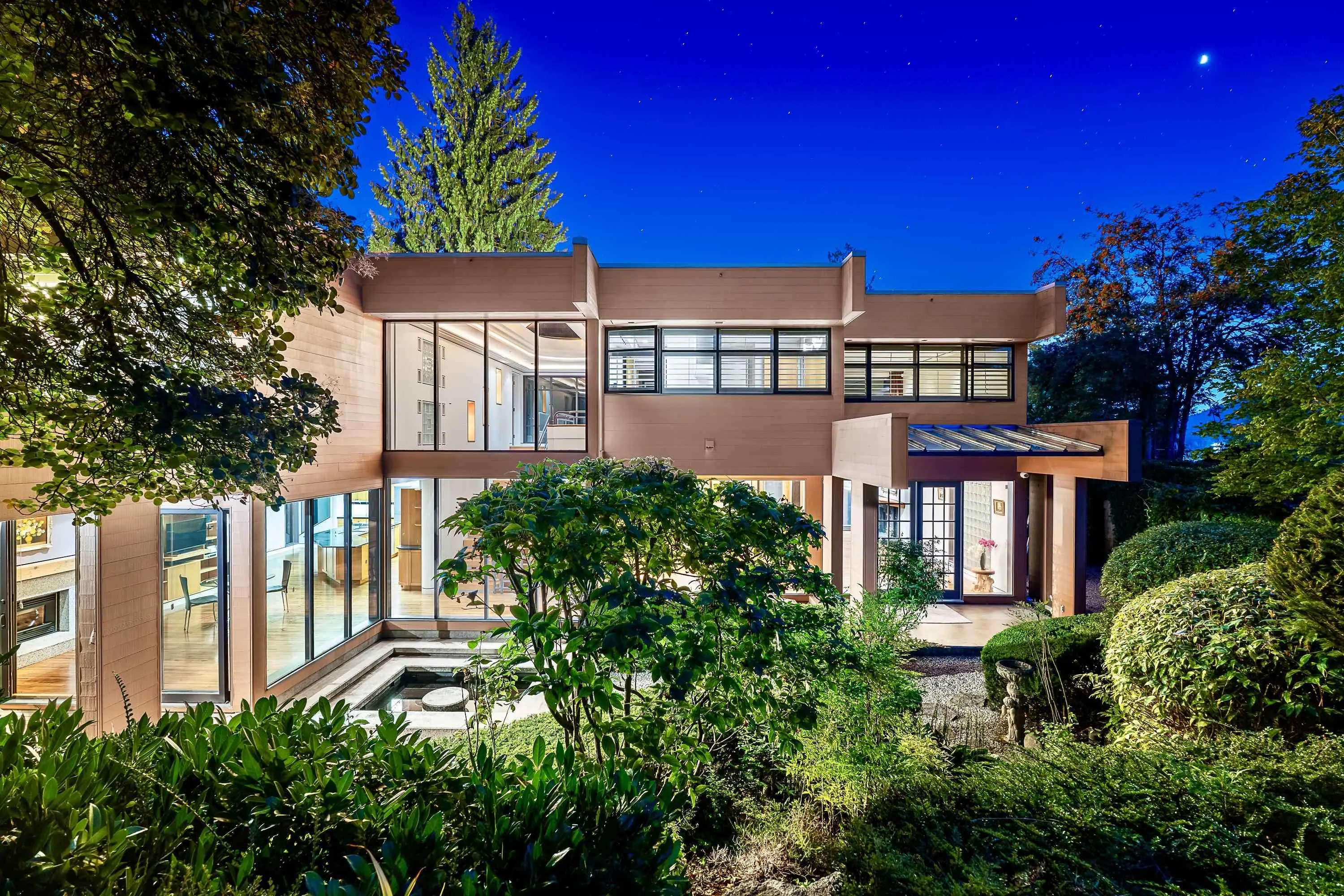 687 Beachview Drive