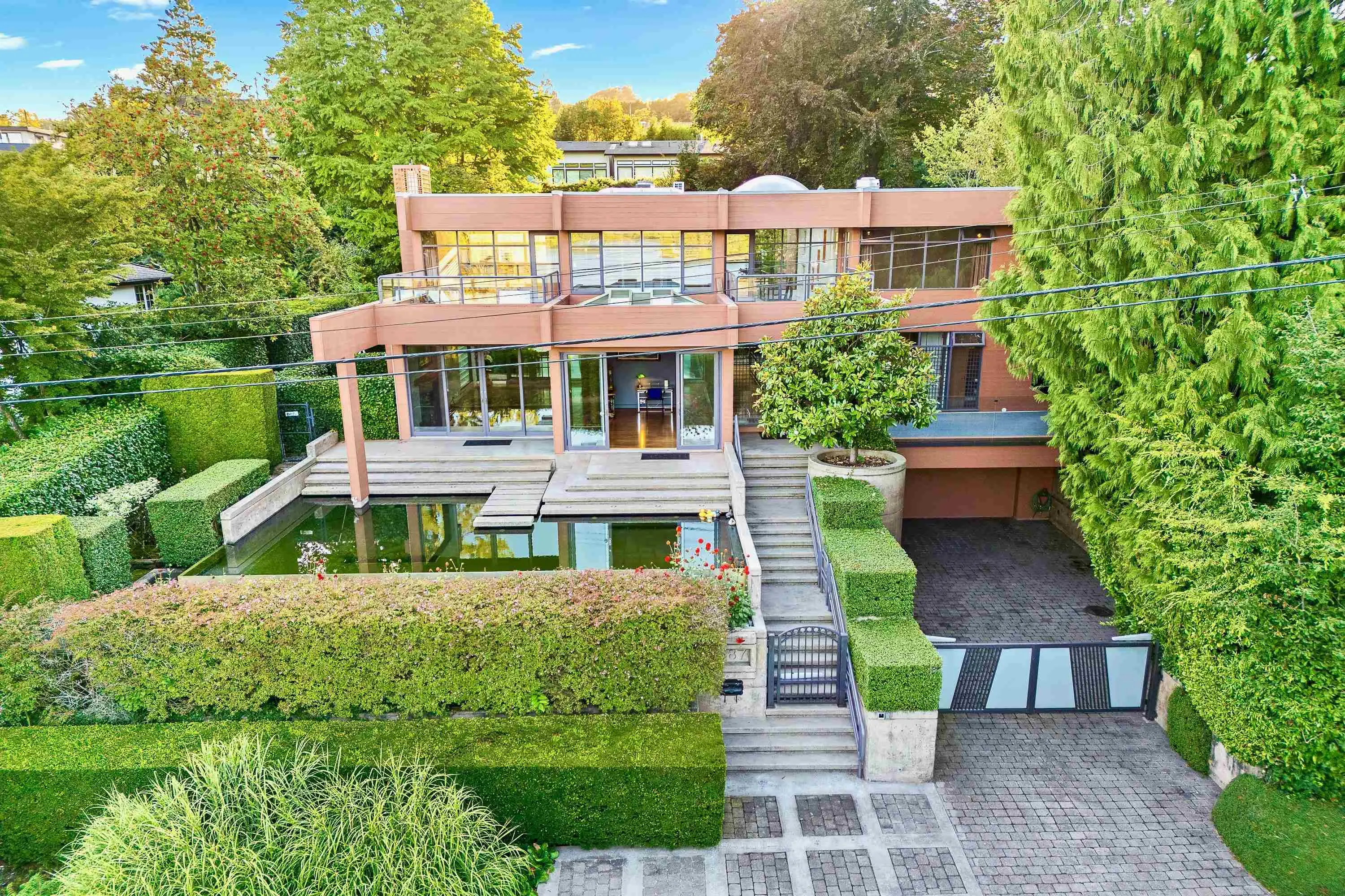 687 Beachview Drive