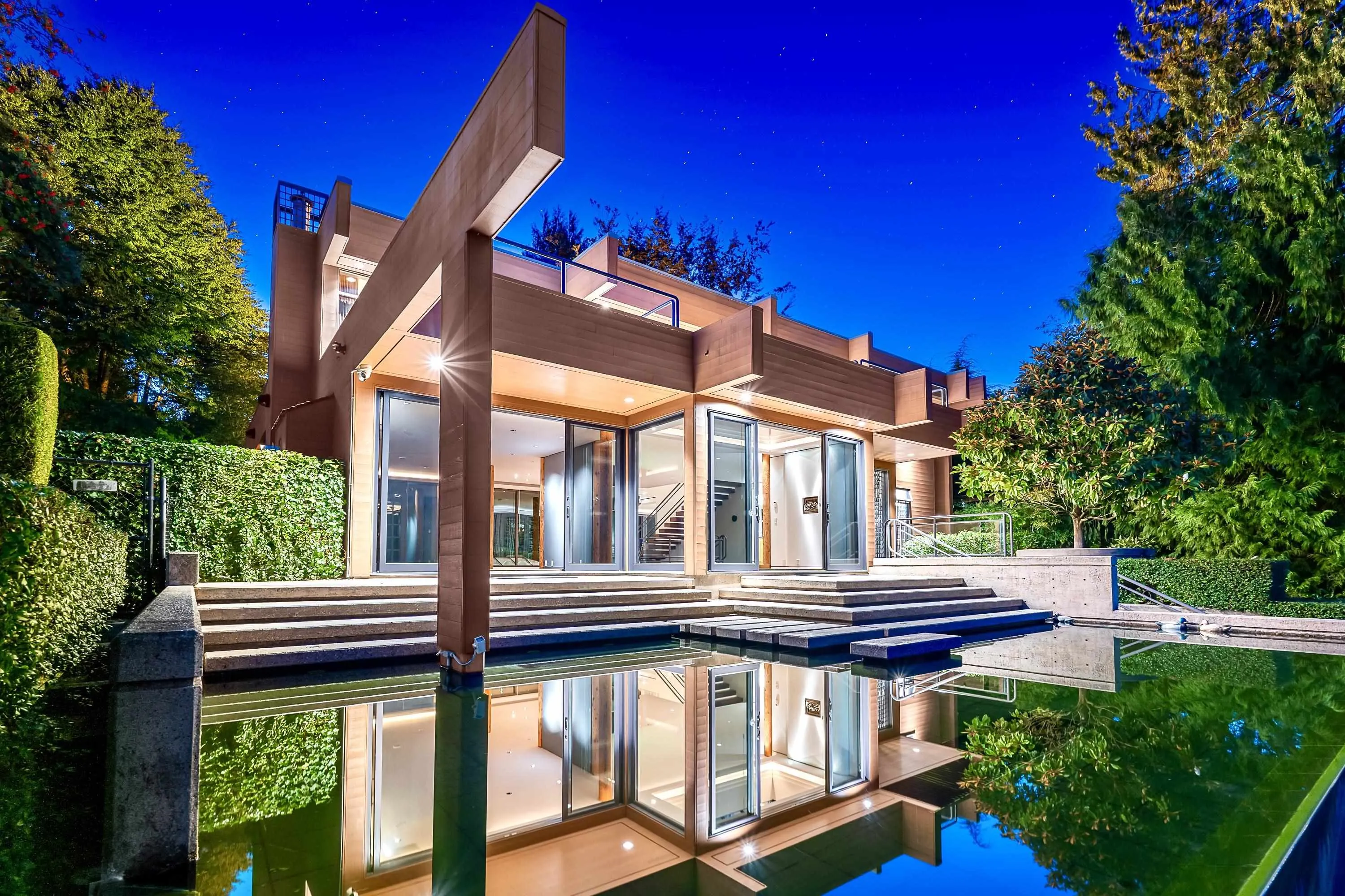 687 Beachview Drive