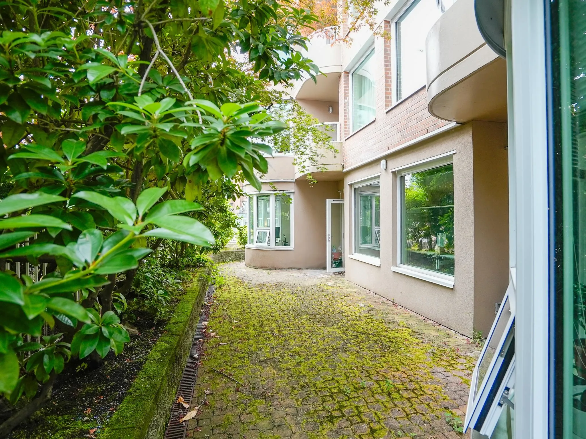 101 1845 Robson Street
