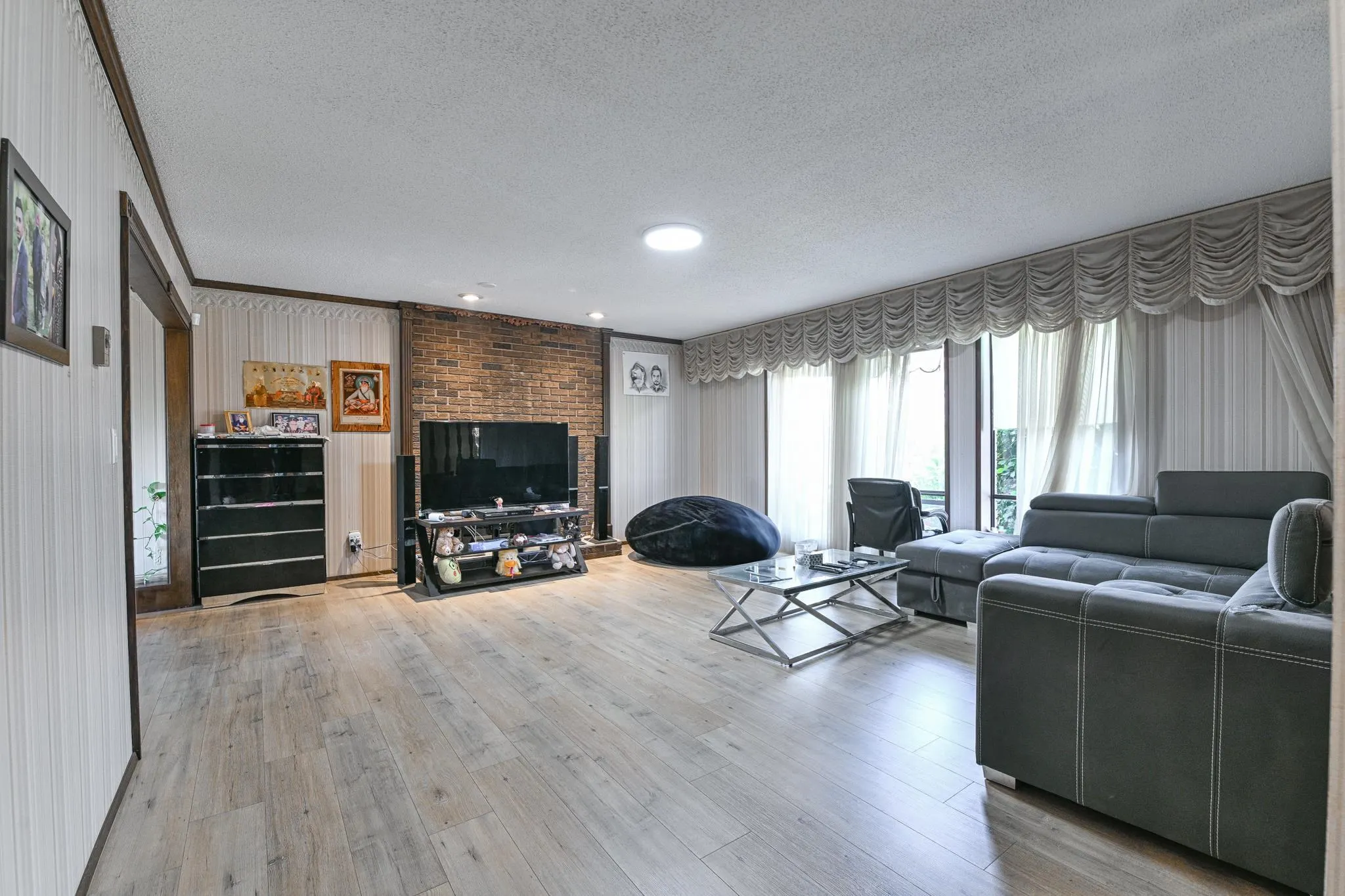 2272 Bevan Crescent