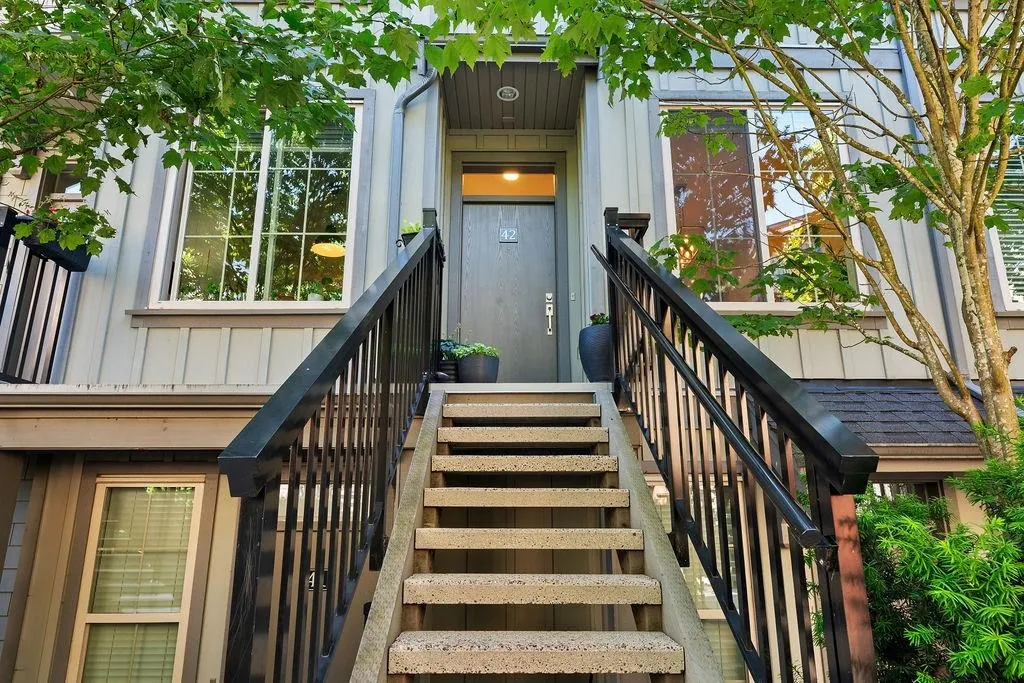 42 433 Seymour River Place