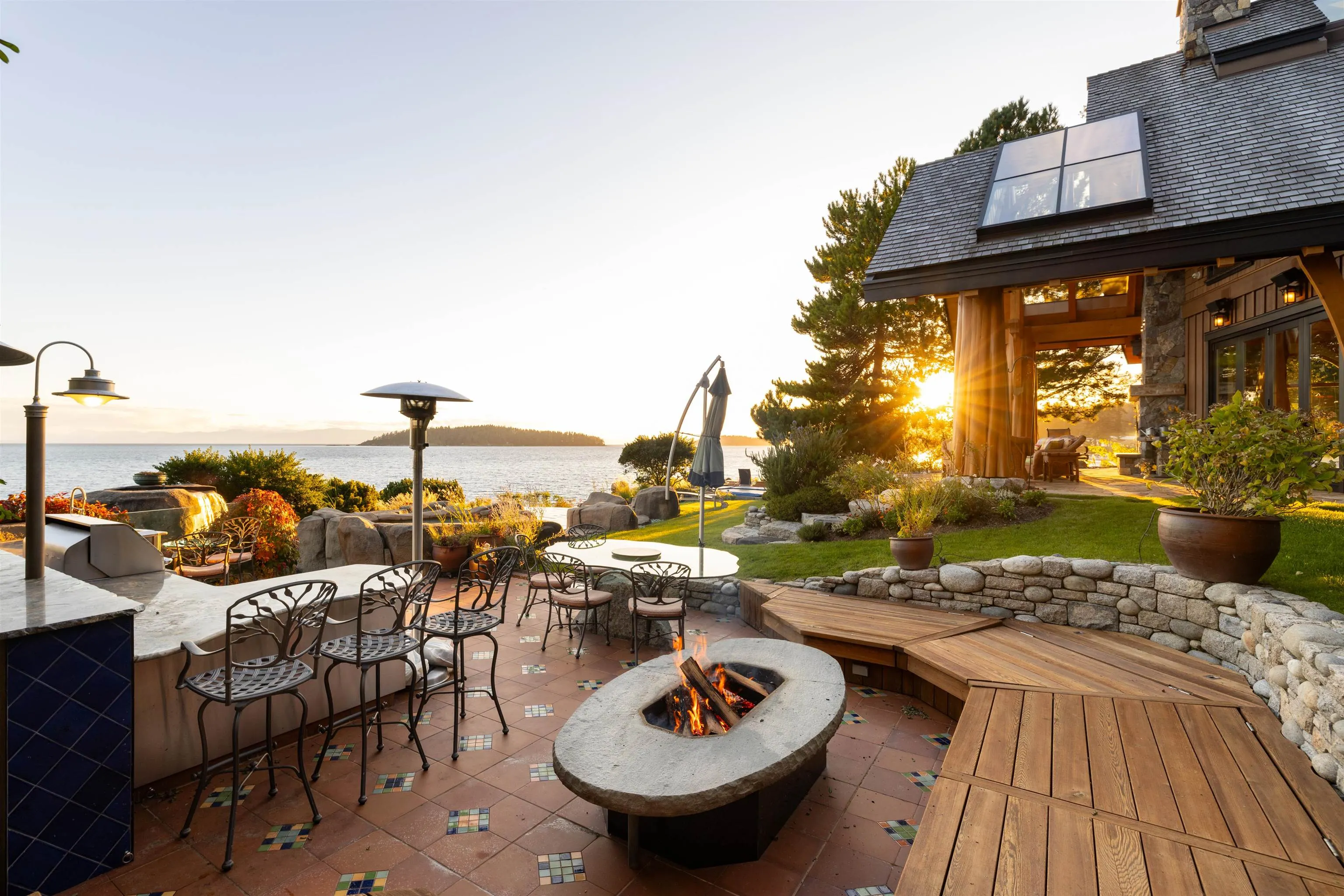 5871 Sunshine Coast Highway