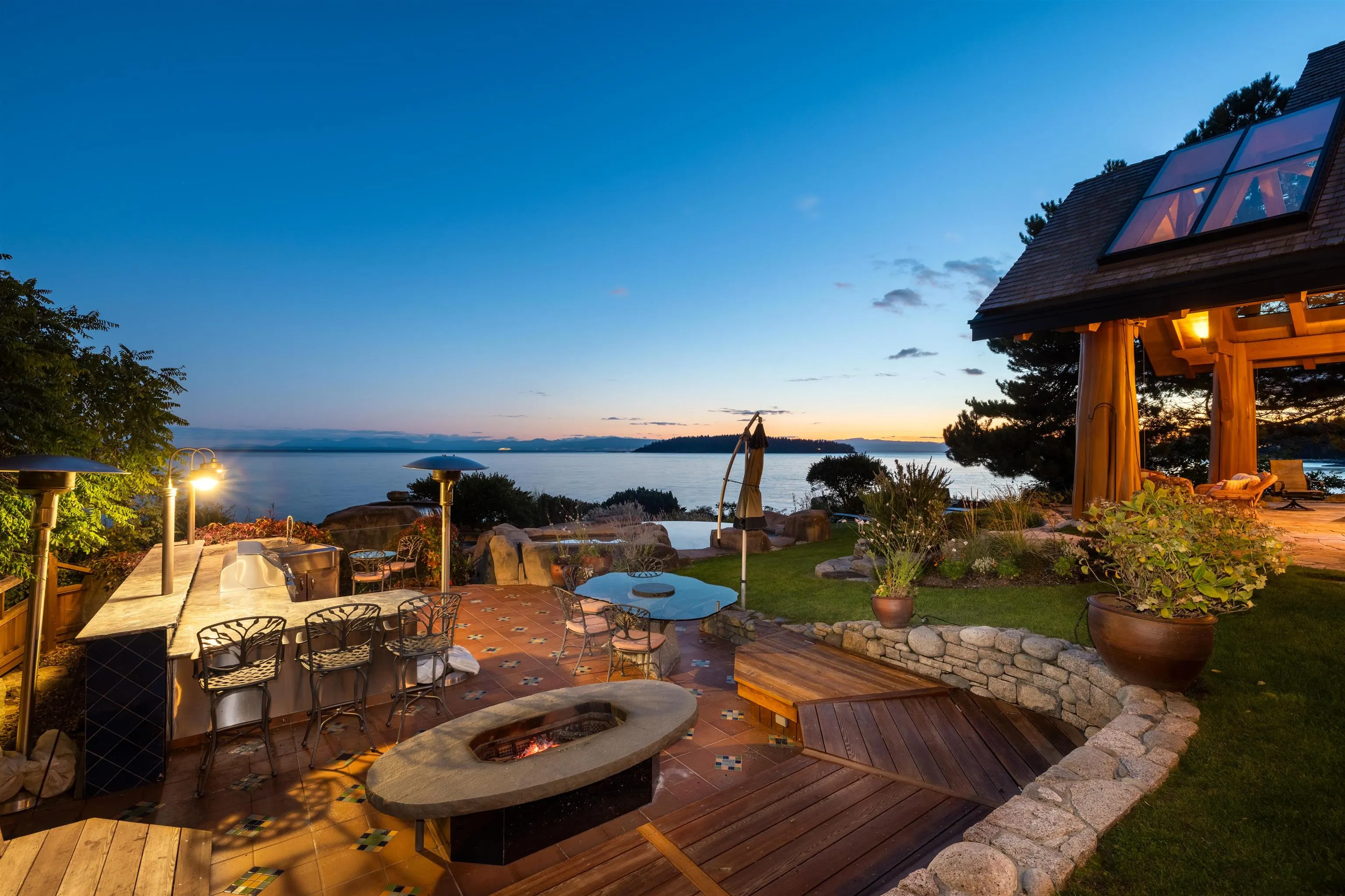 5871 Sunshine Coast Highway