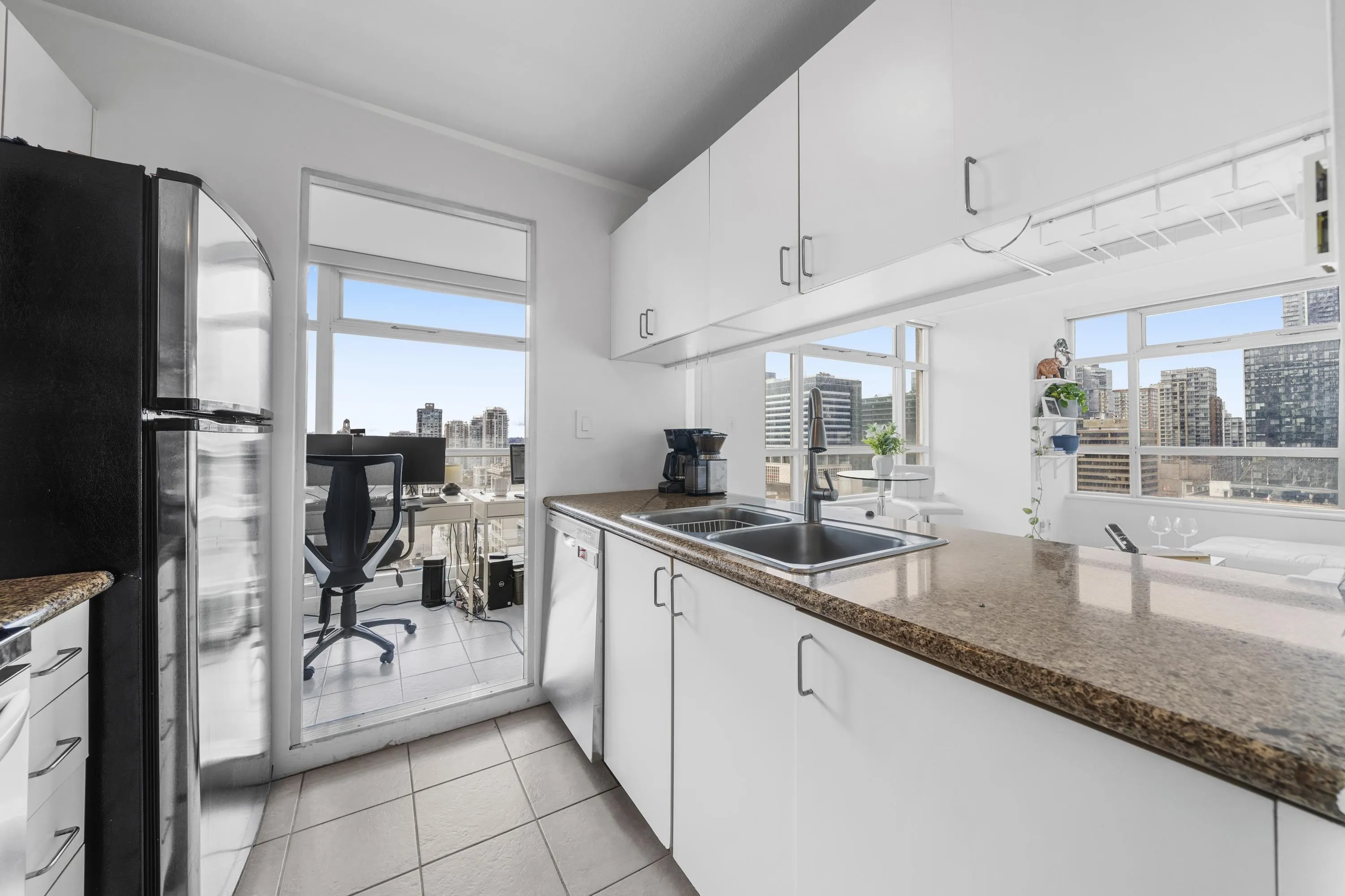 1709 438 Seymour Street