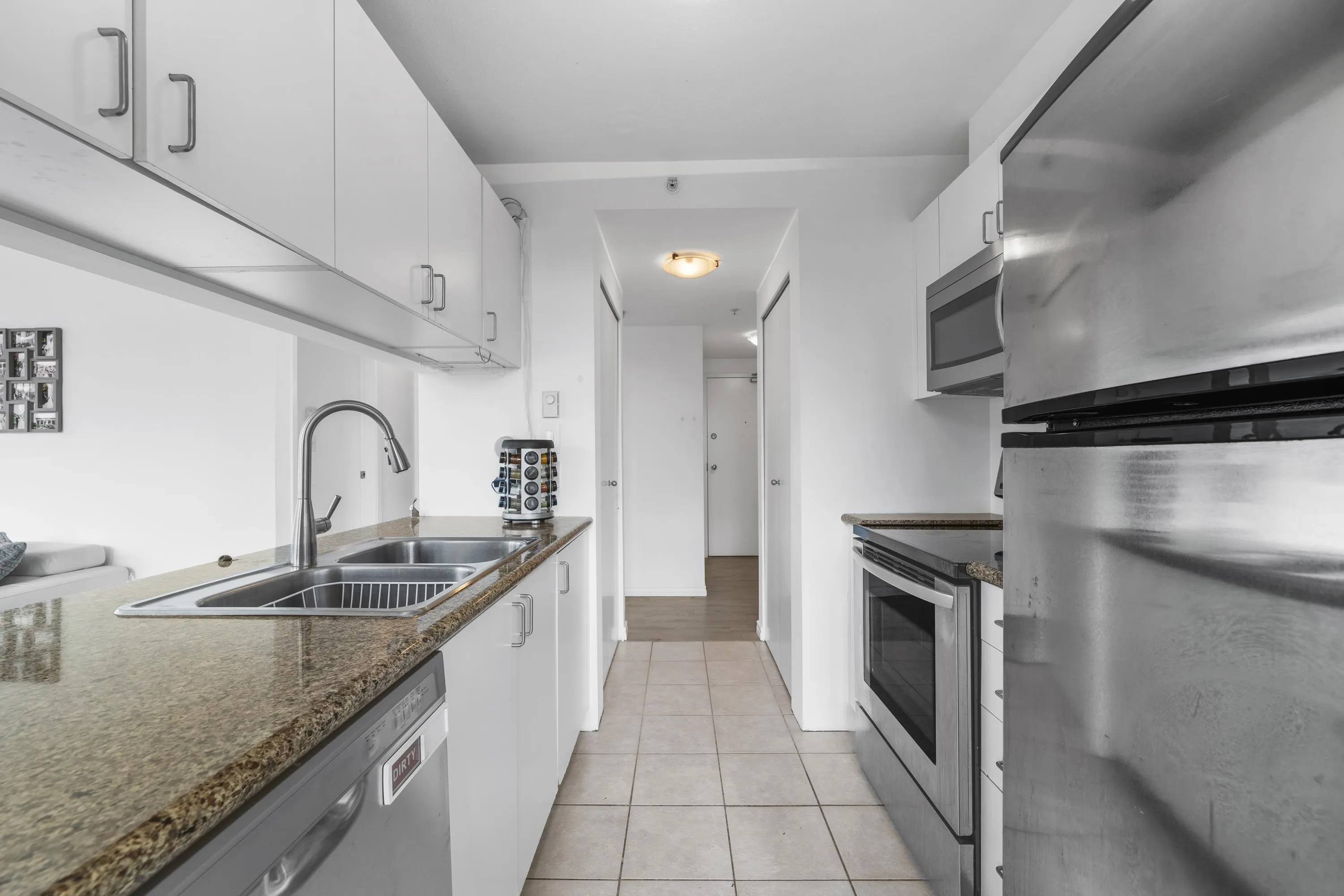 1709 438 Seymour Street