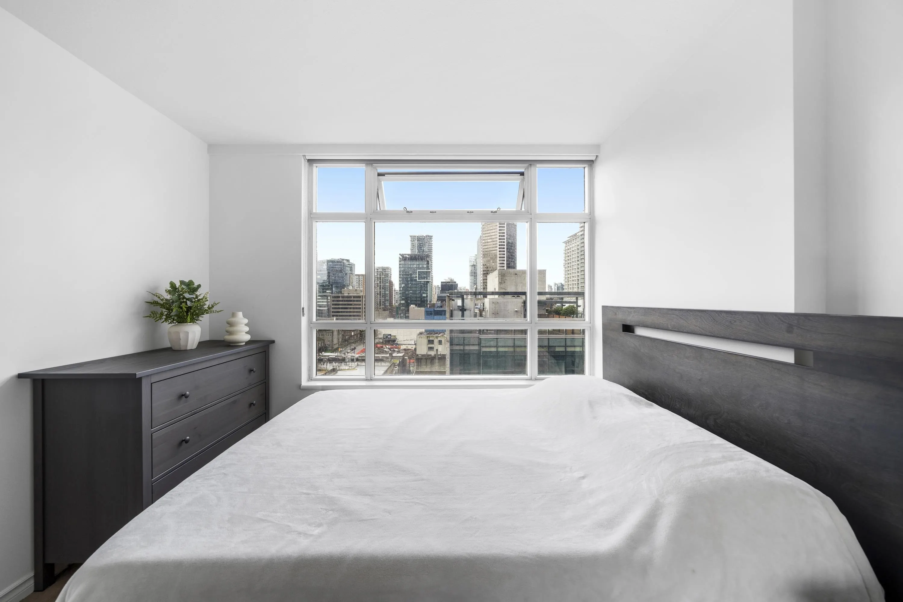 1709 438 Seymour Street