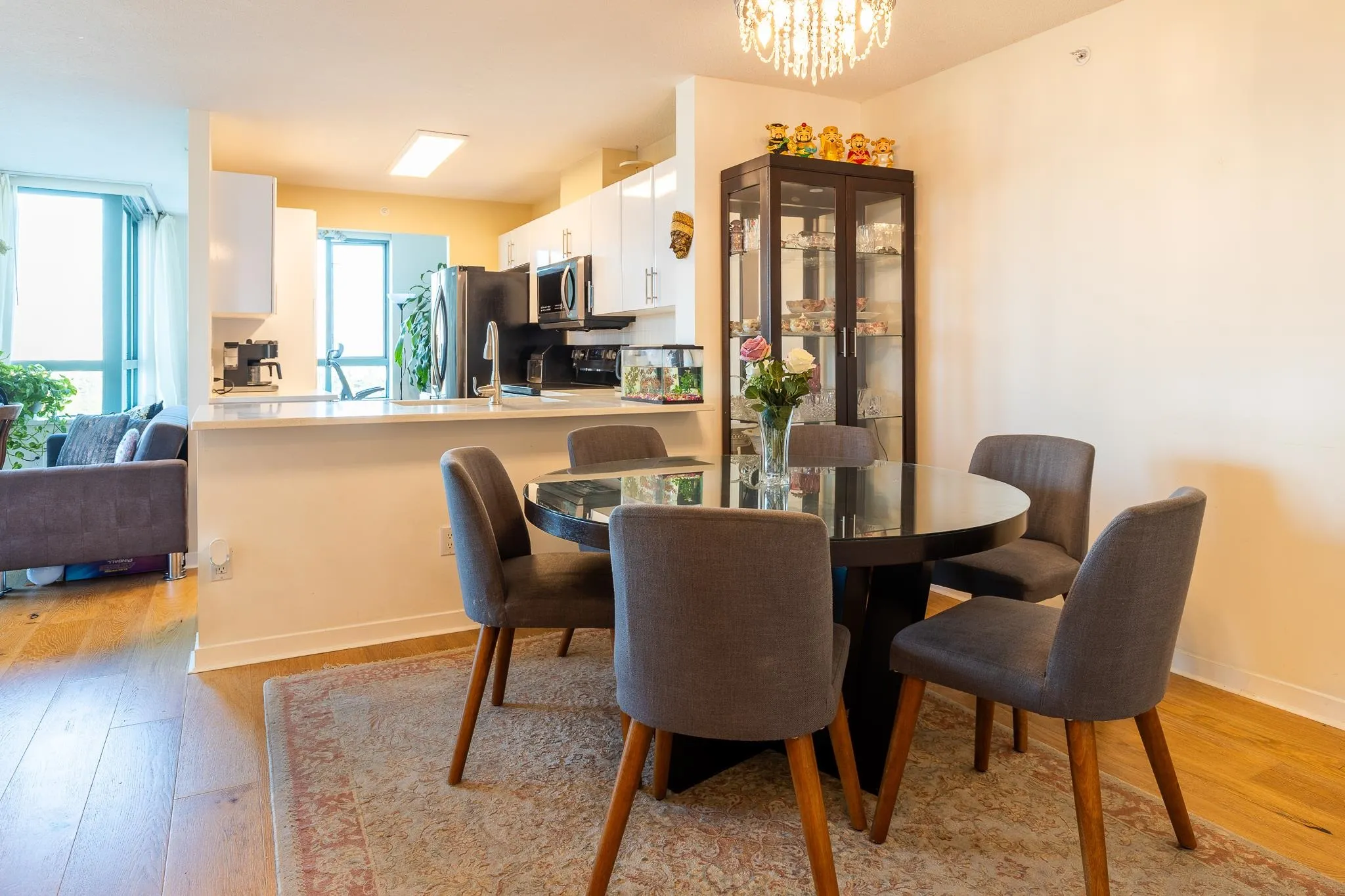1401 6659 Southoaks Crescent