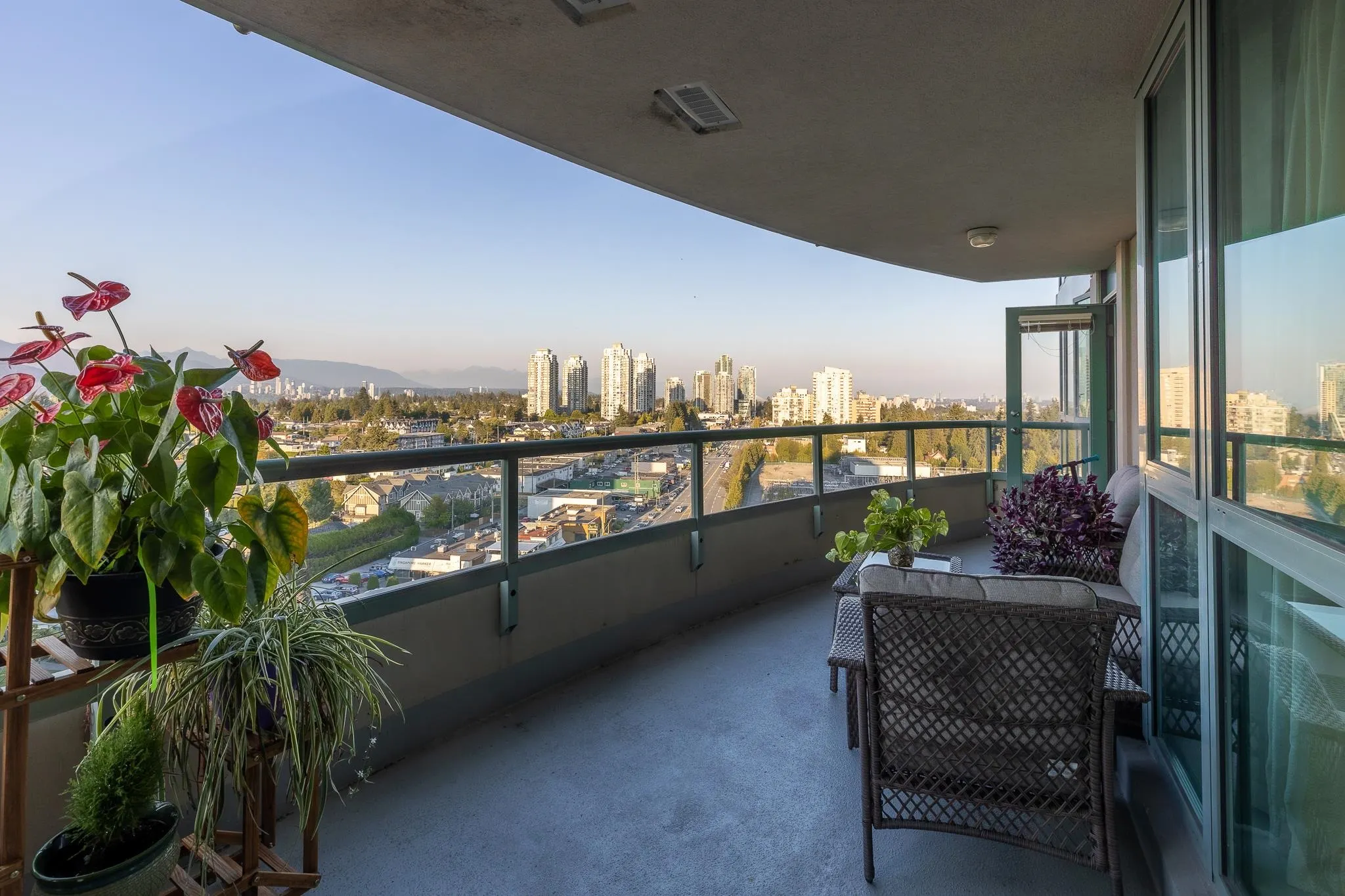 1401 6659 Southoaks Crescent