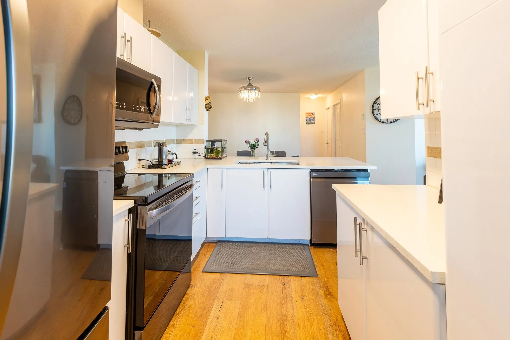 1401 6659 Southoaks Crescent