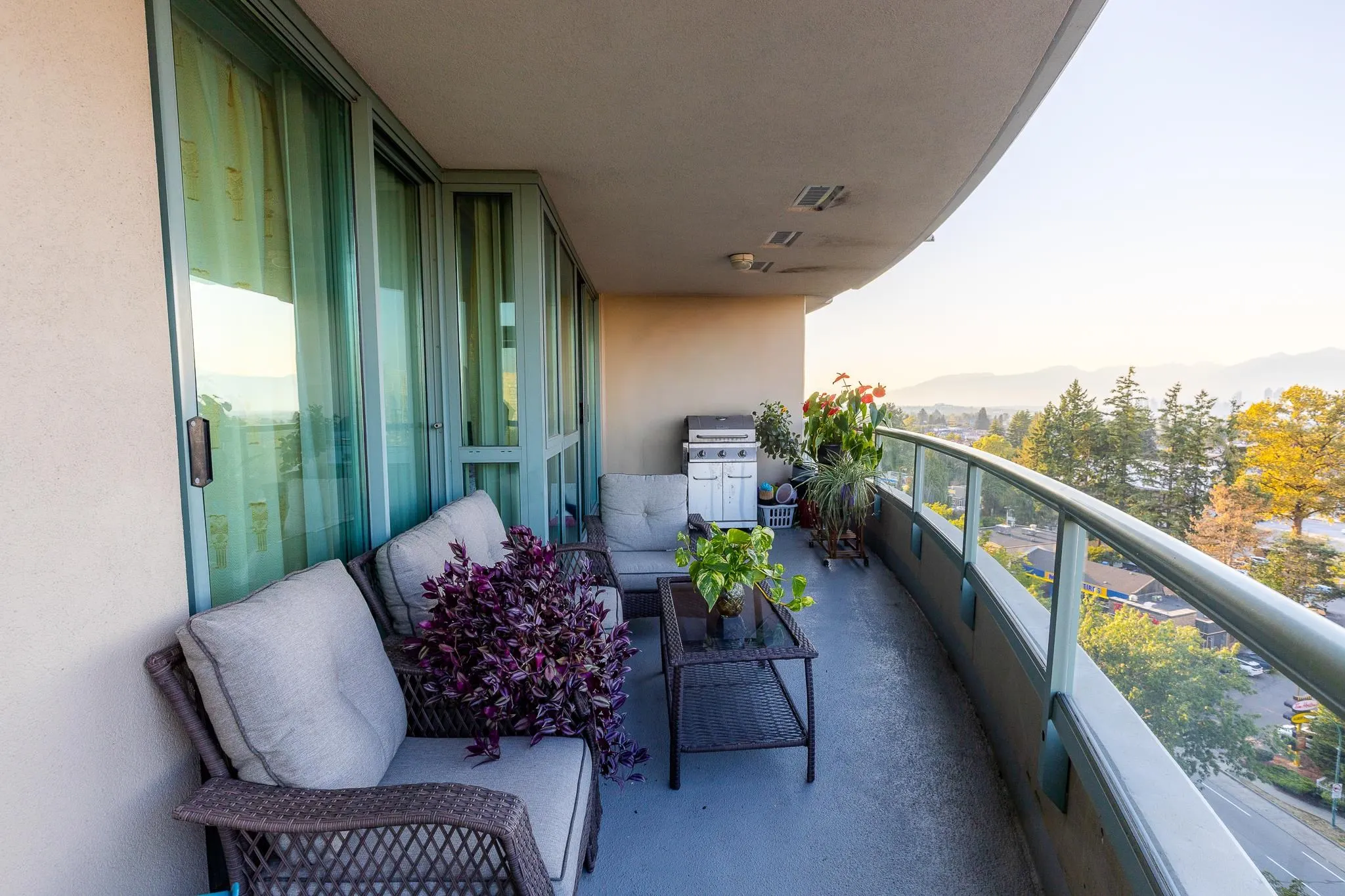 1401 6659 Southoaks Crescent
