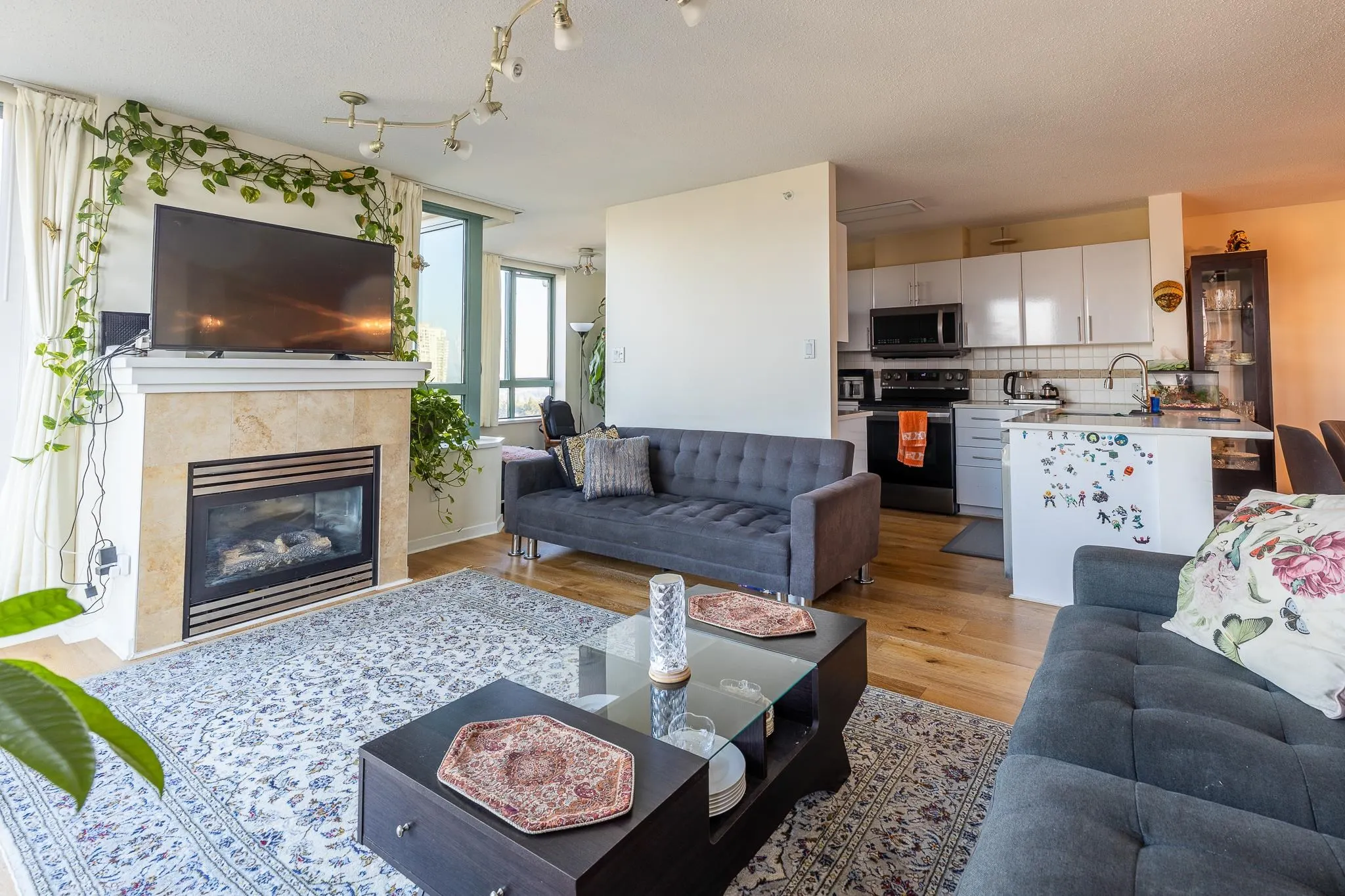 1401 6659 Southoaks Crescent