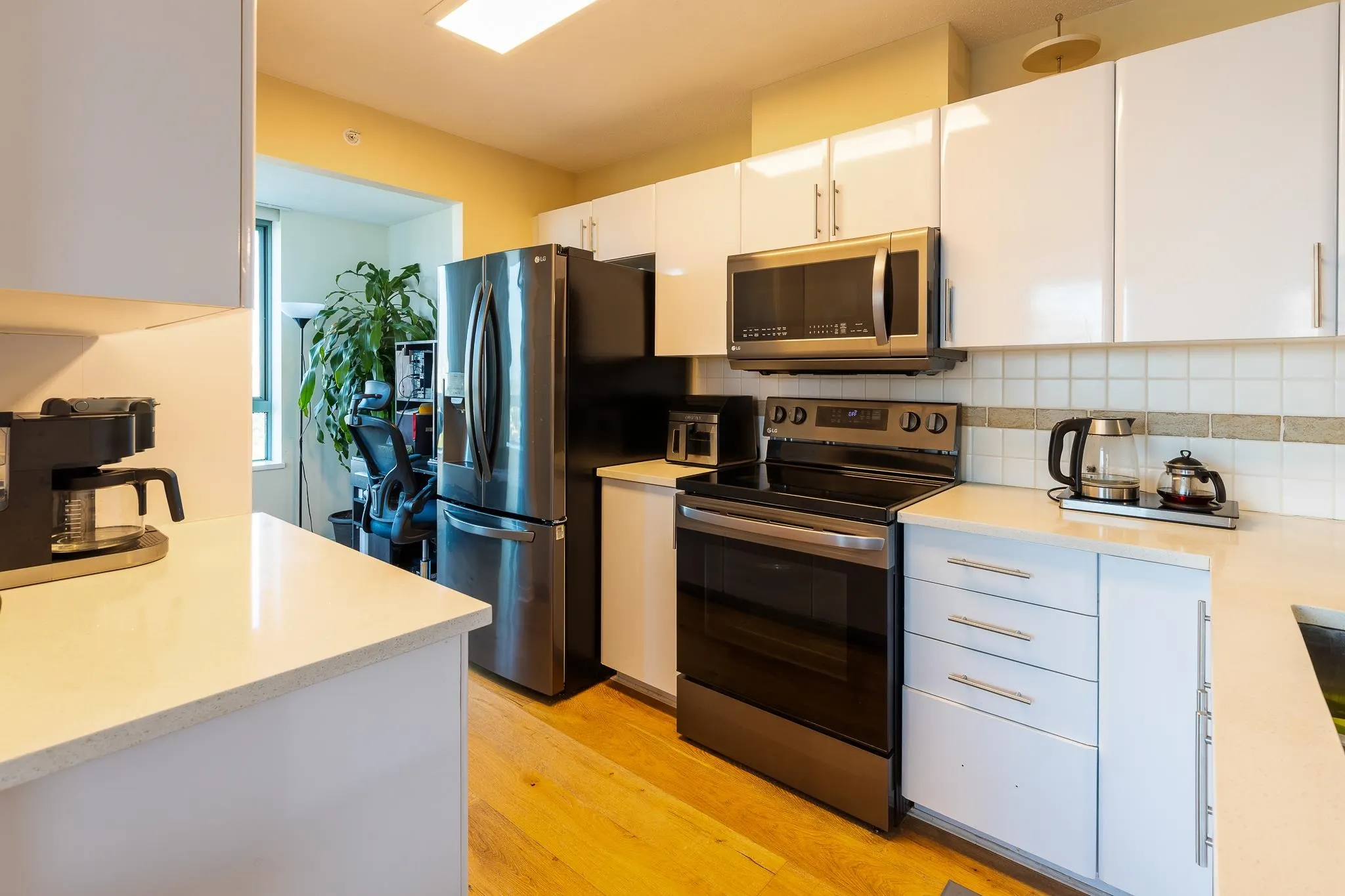 1401 6659 Southoaks Crescent