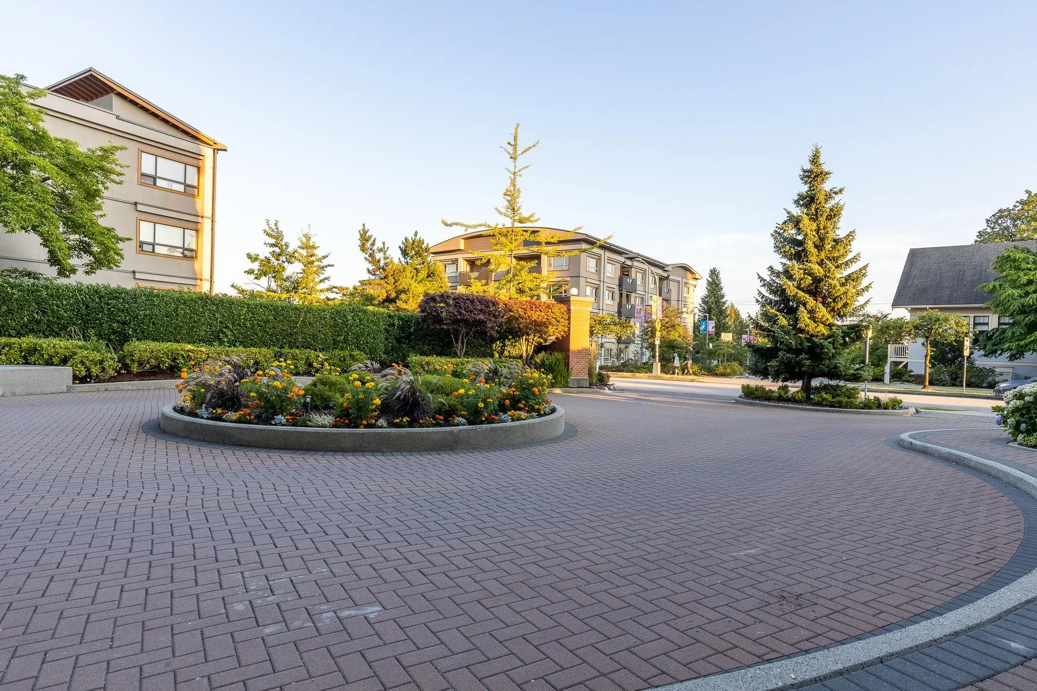 1401 6659 Southoaks Crescent