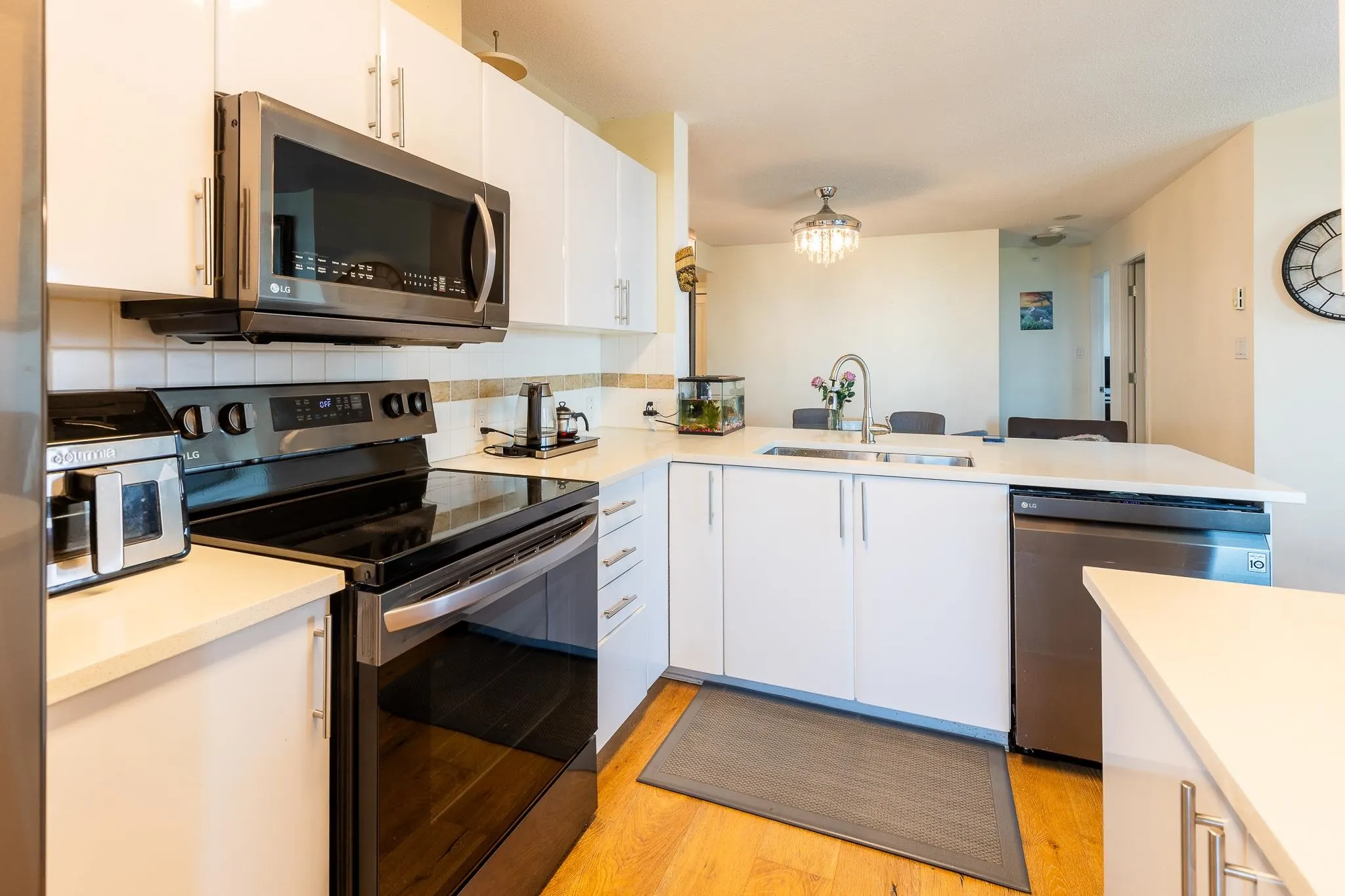 1401 6659 Southoaks Crescent