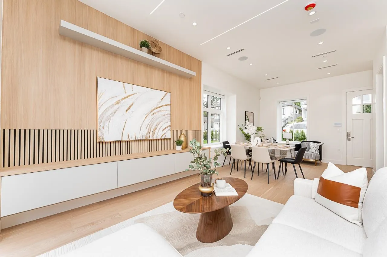 1 2837 Oliver Crescent