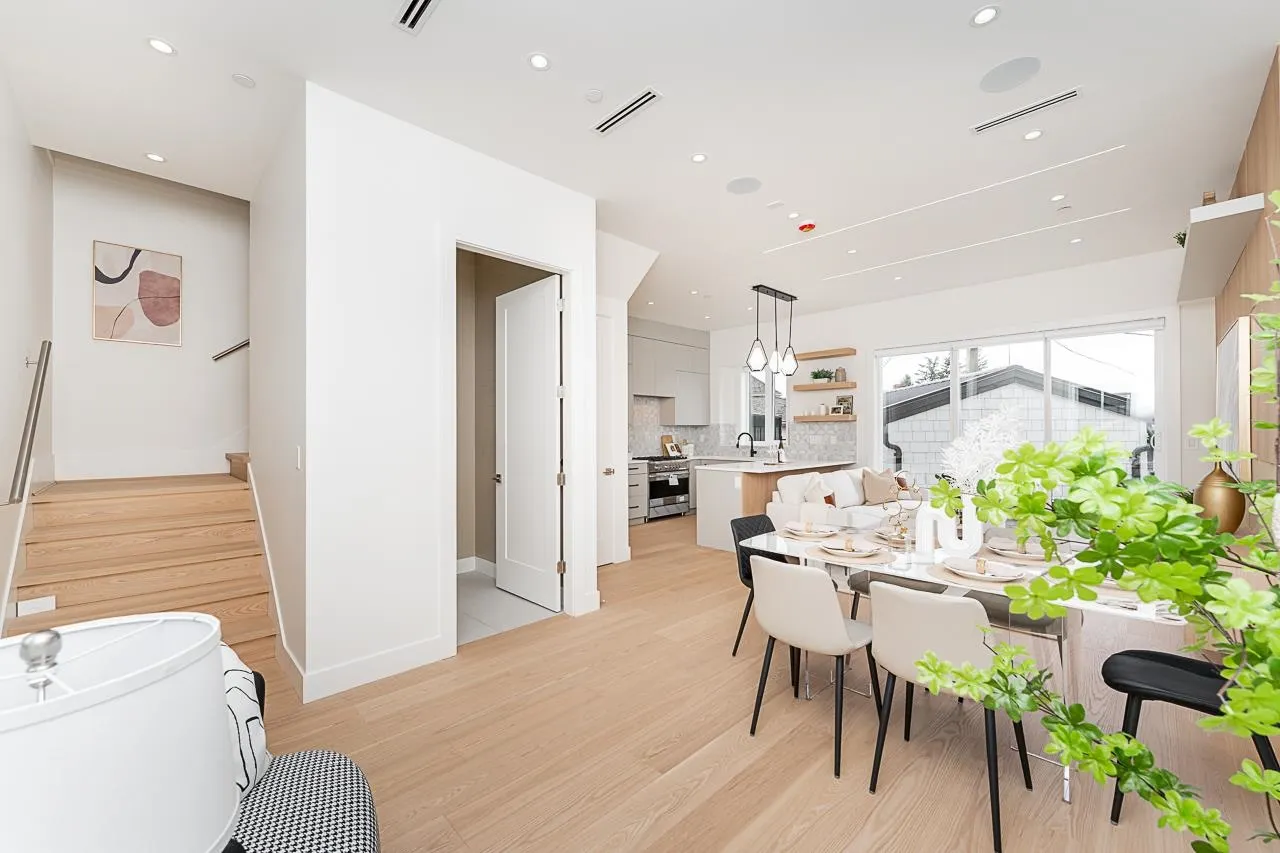 1 2837 Oliver Crescent