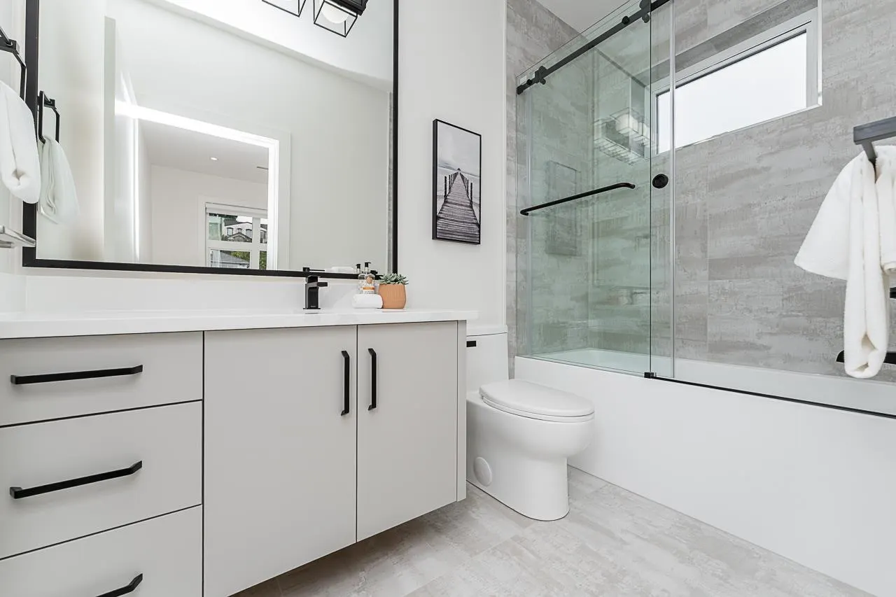 1 2837 Oliver Crescent