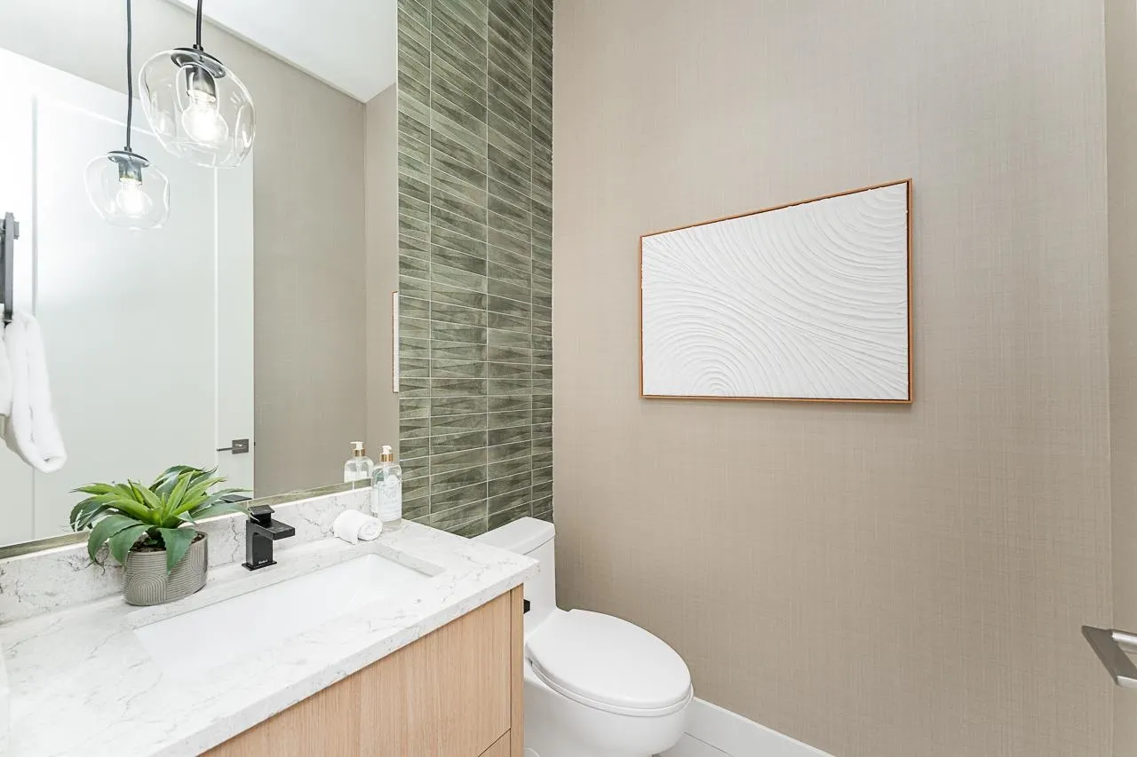 1 2837 Oliver Crescent