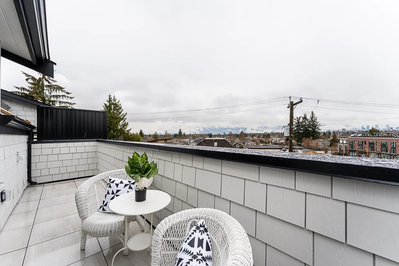 1 2837 Oliver Crescent