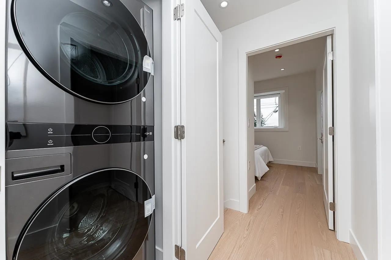 1 2837 Oliver Crescent