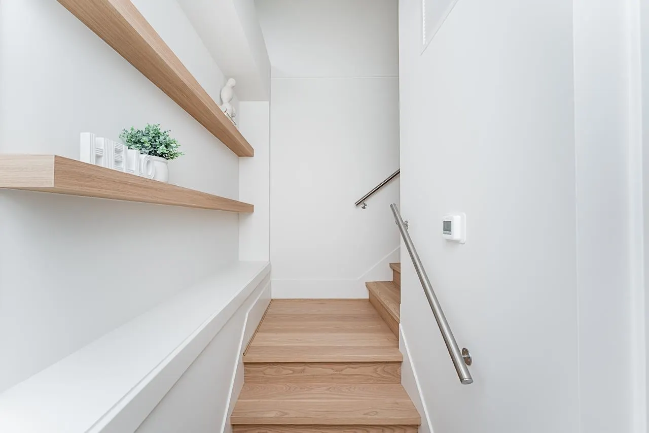 1 2837 Oliver Crescent