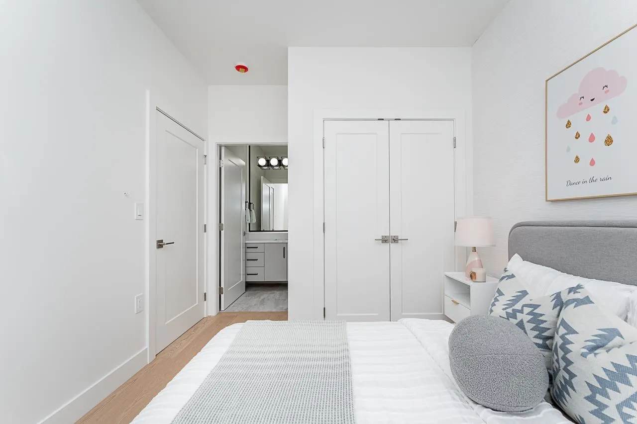 1 2837 Oliver Crescent