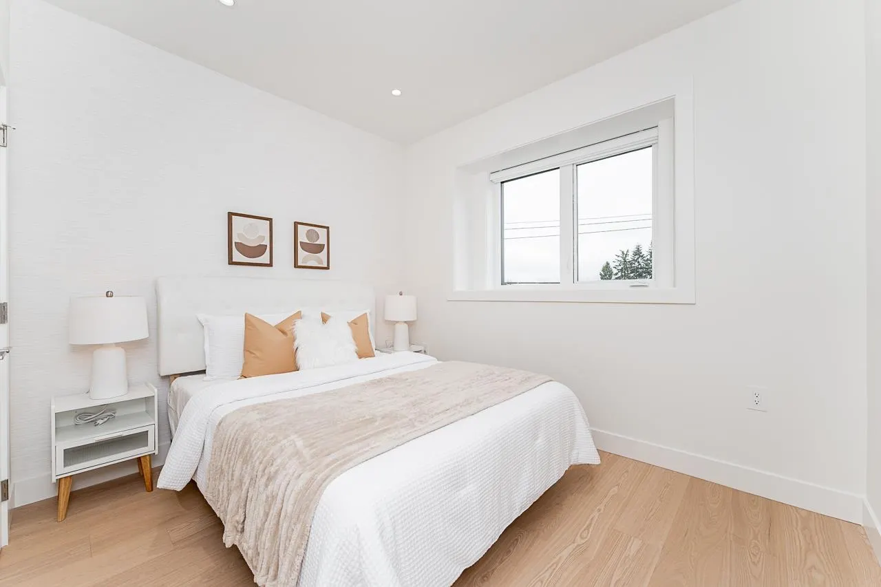 1 2837 Oliver Crescent