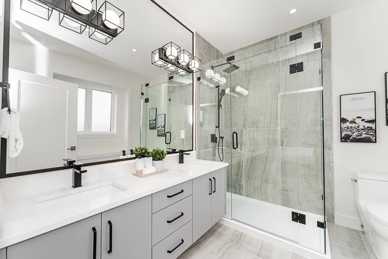 2 2837 Oliver Crescent