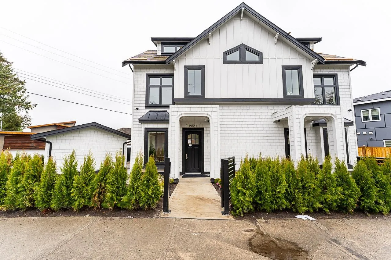 2 2837 Oliver Crescent
