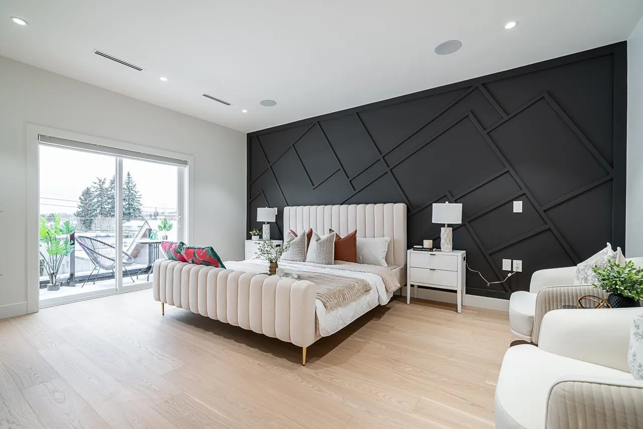 2833 Oliver Crescent