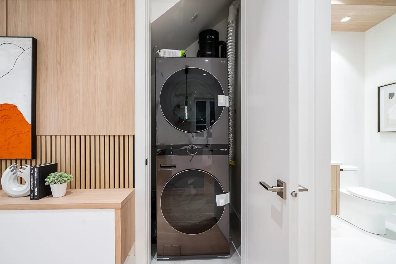 2833 Oliver Crescent