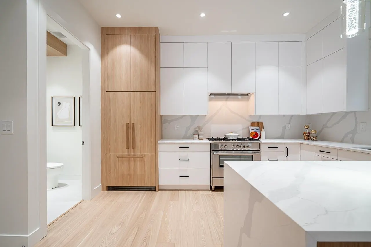 2833 Oliver Crescent