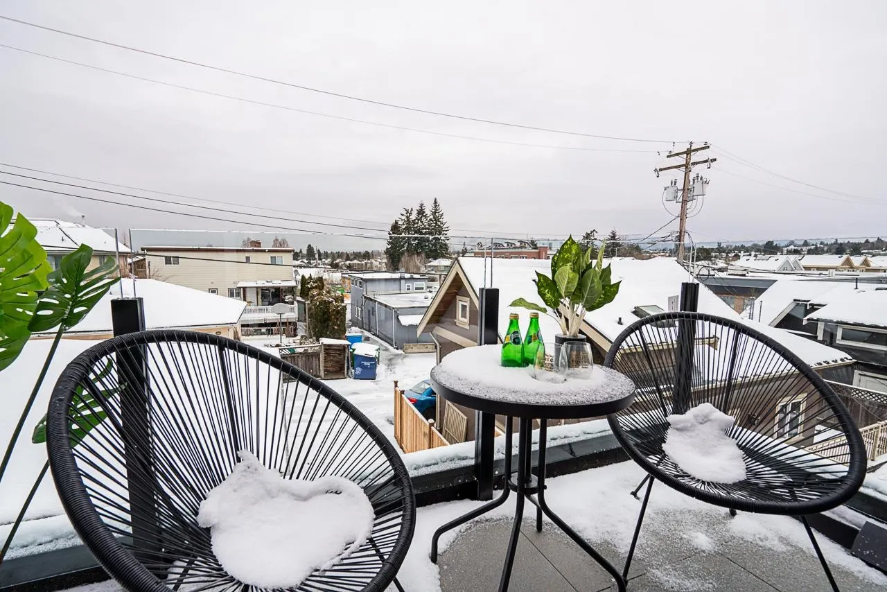 2833 Oliver Crescent