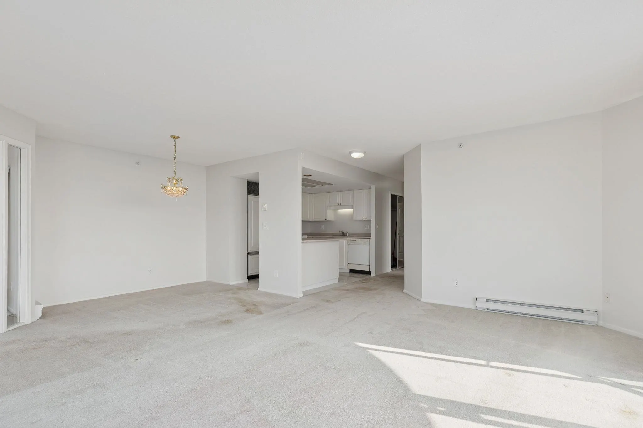1605 739 Princess Street