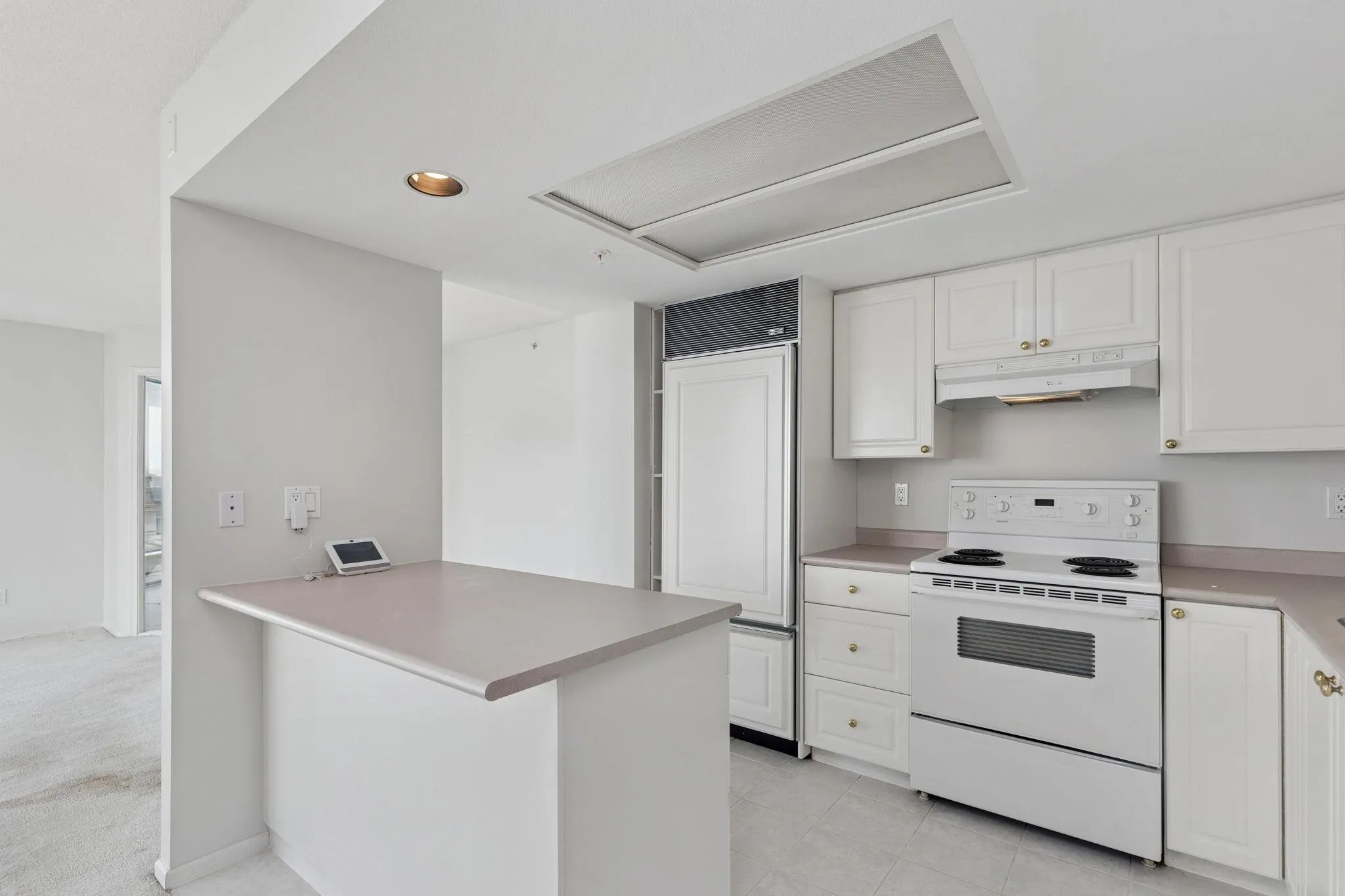 1605 739 Princess Street