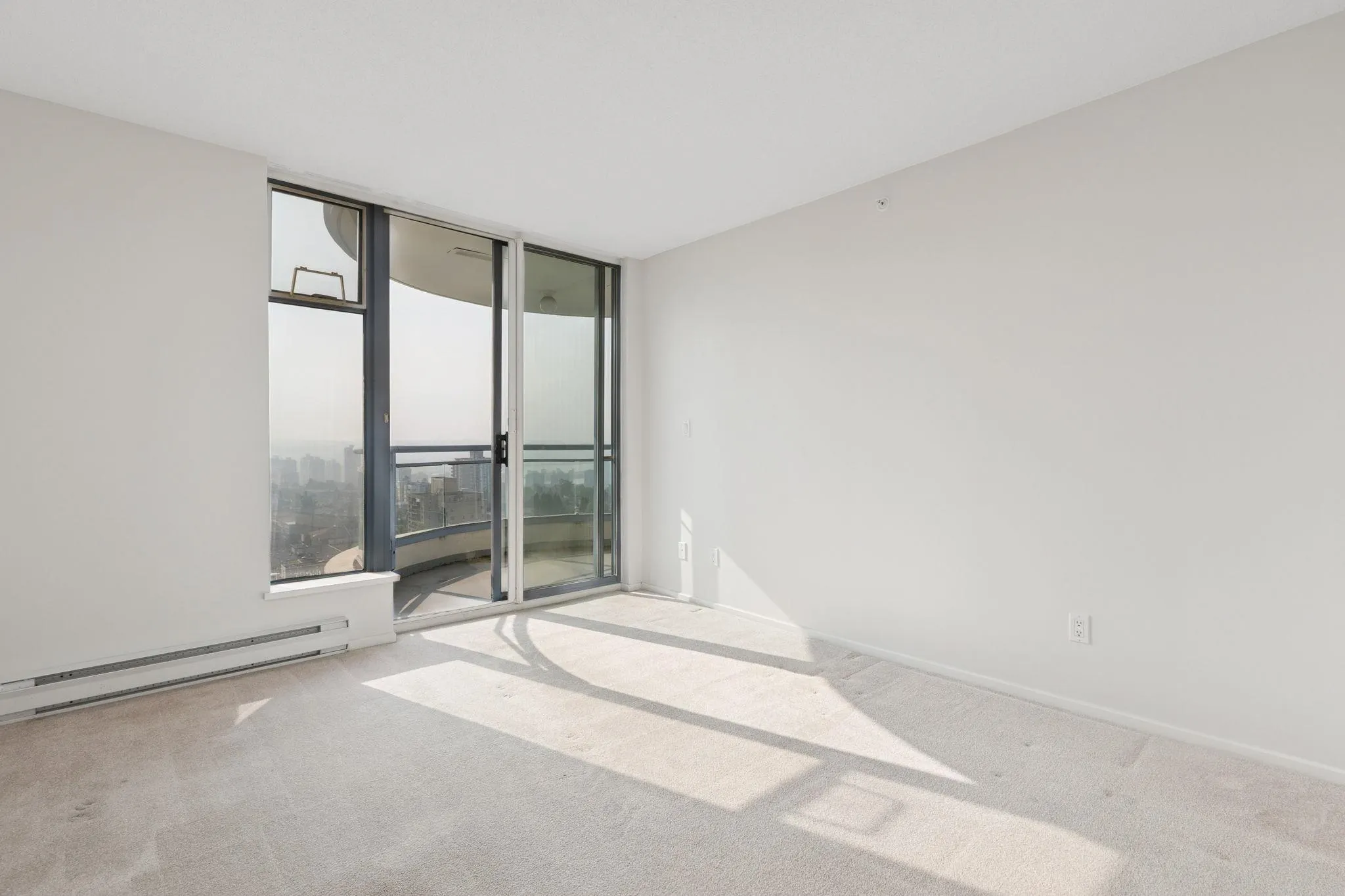 1605 739 Princess Street