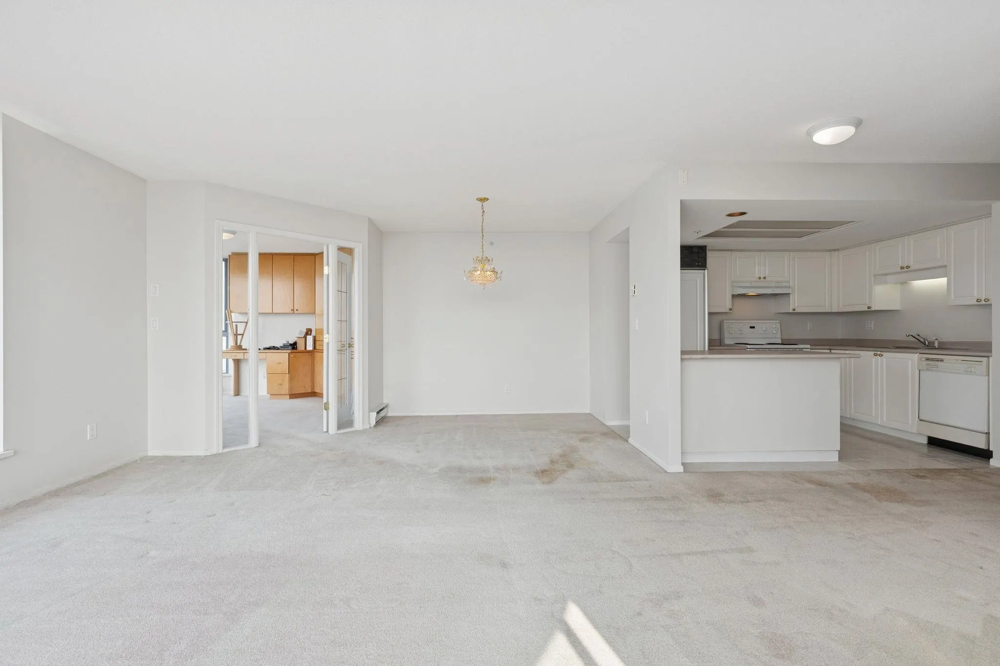 1605 739 Princess Street