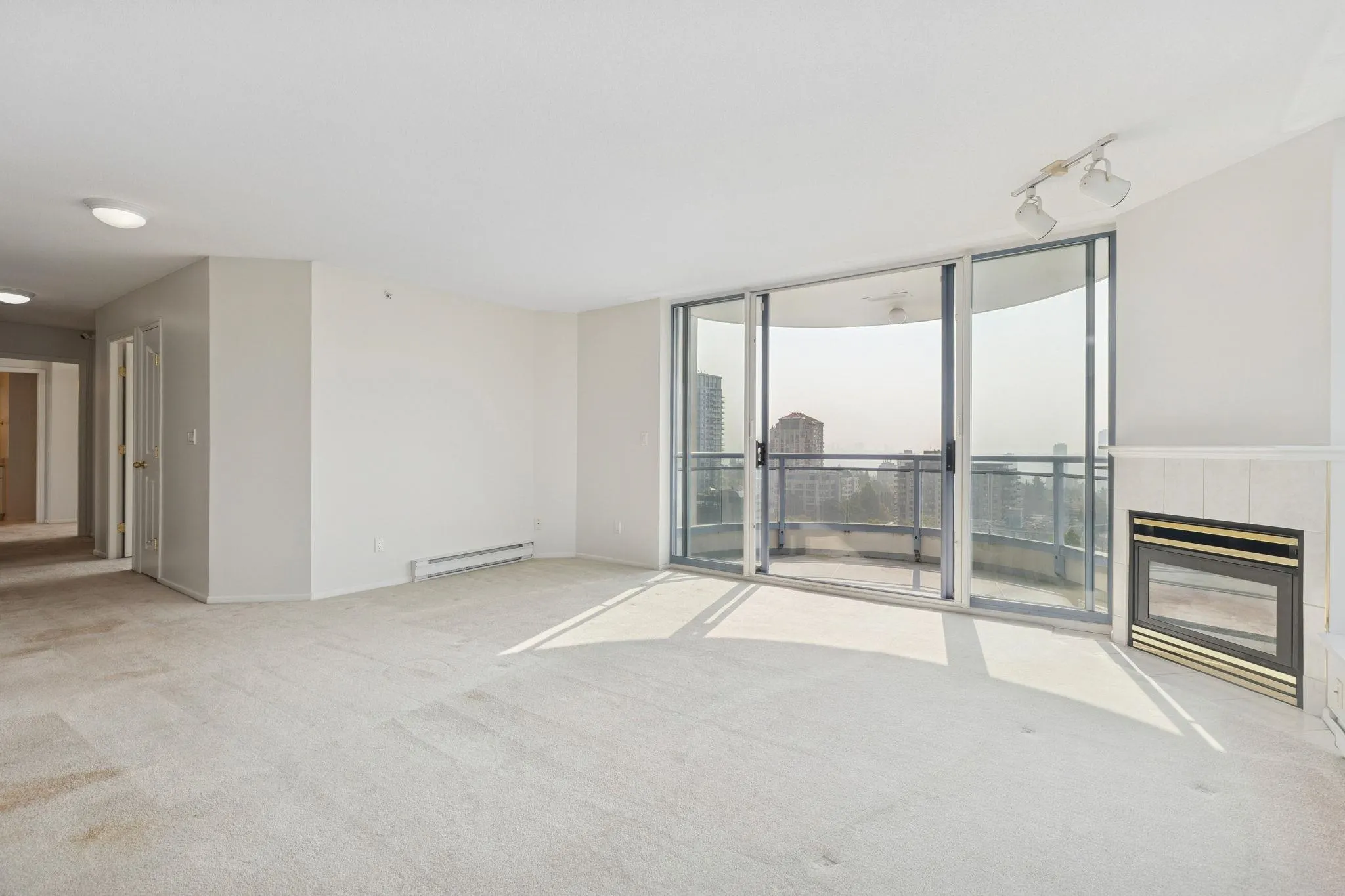 1605 739 Princess Street
