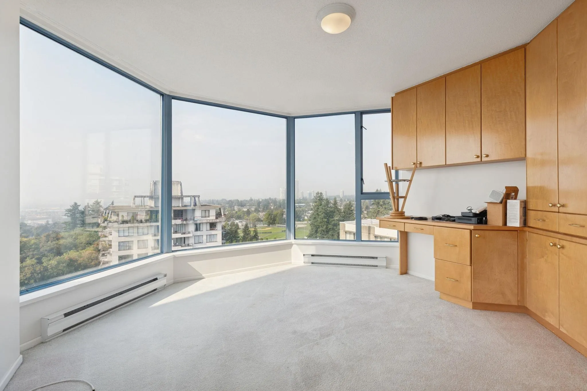 1605 739 Princess Street