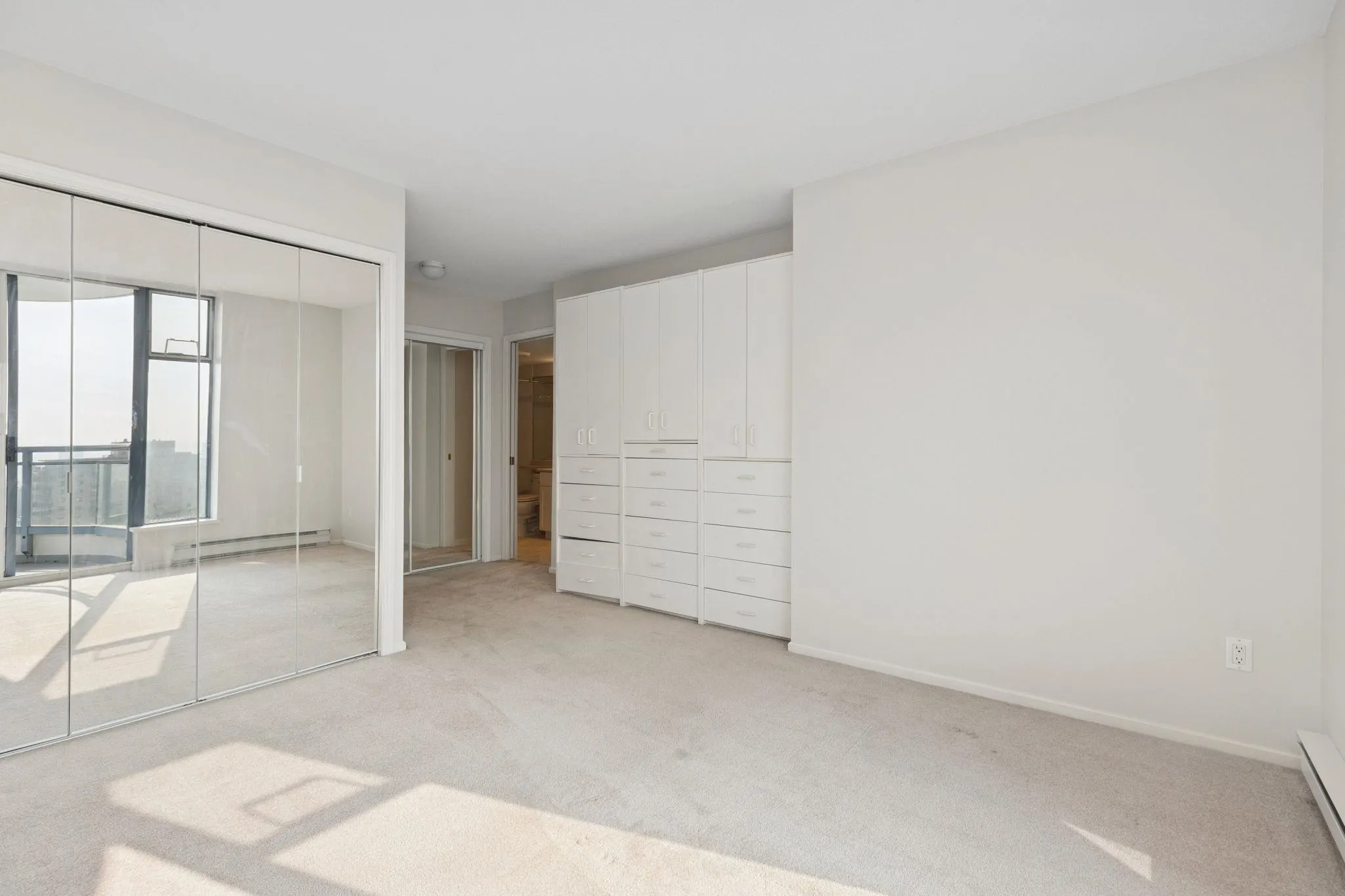 1605 739 Princess Street
