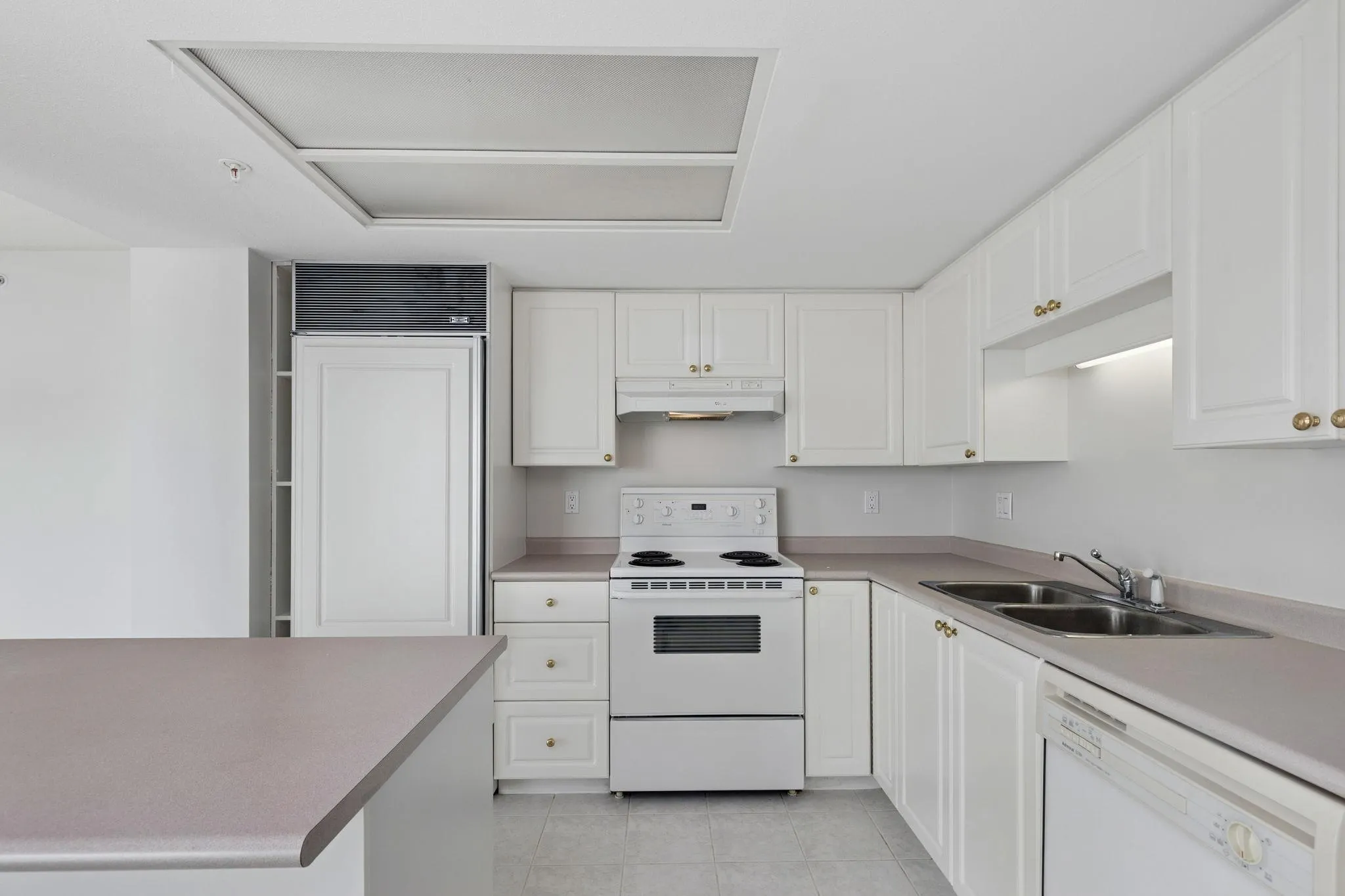 1605 739 Princess Street