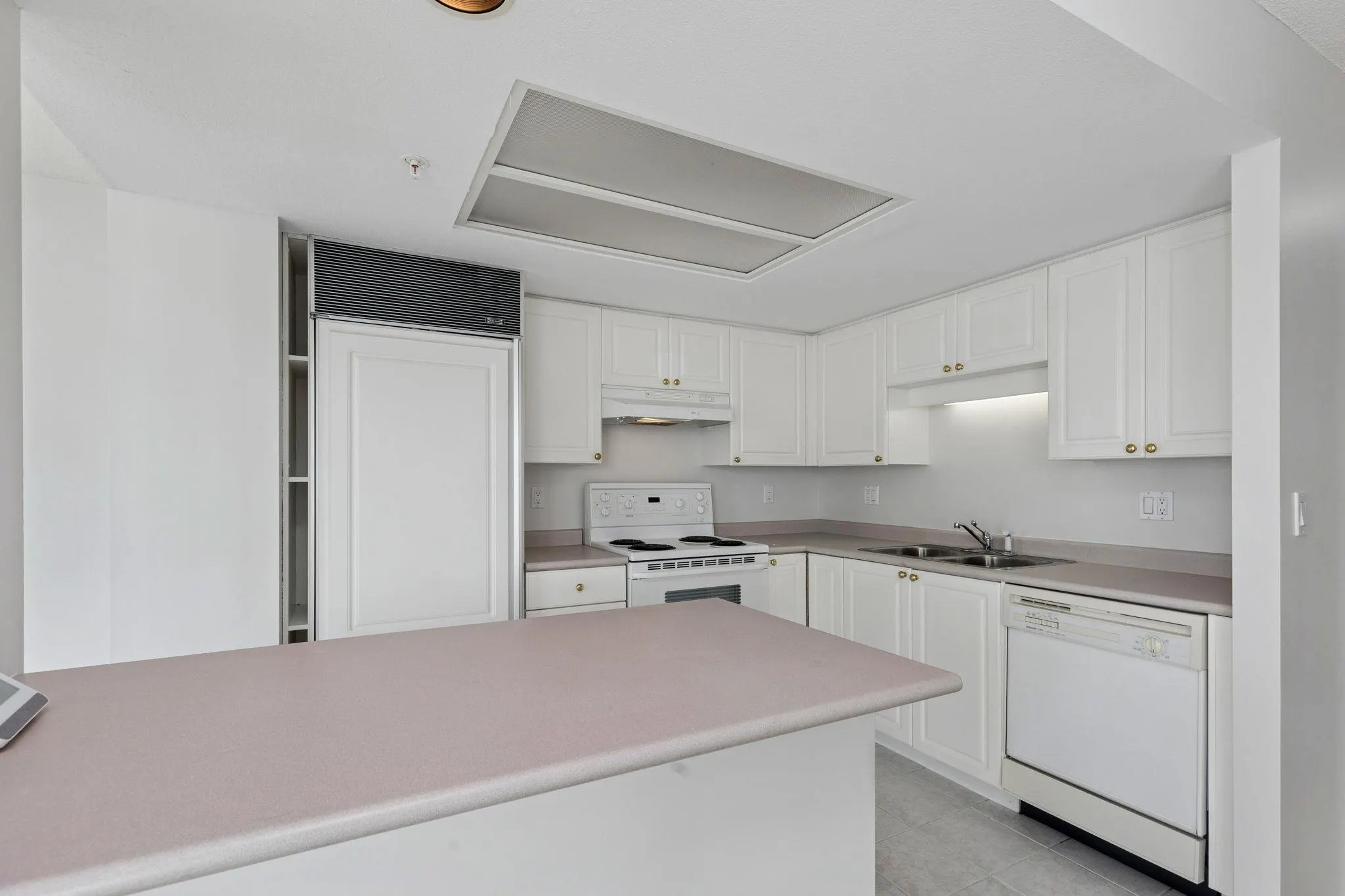 1605 739 Princess Street