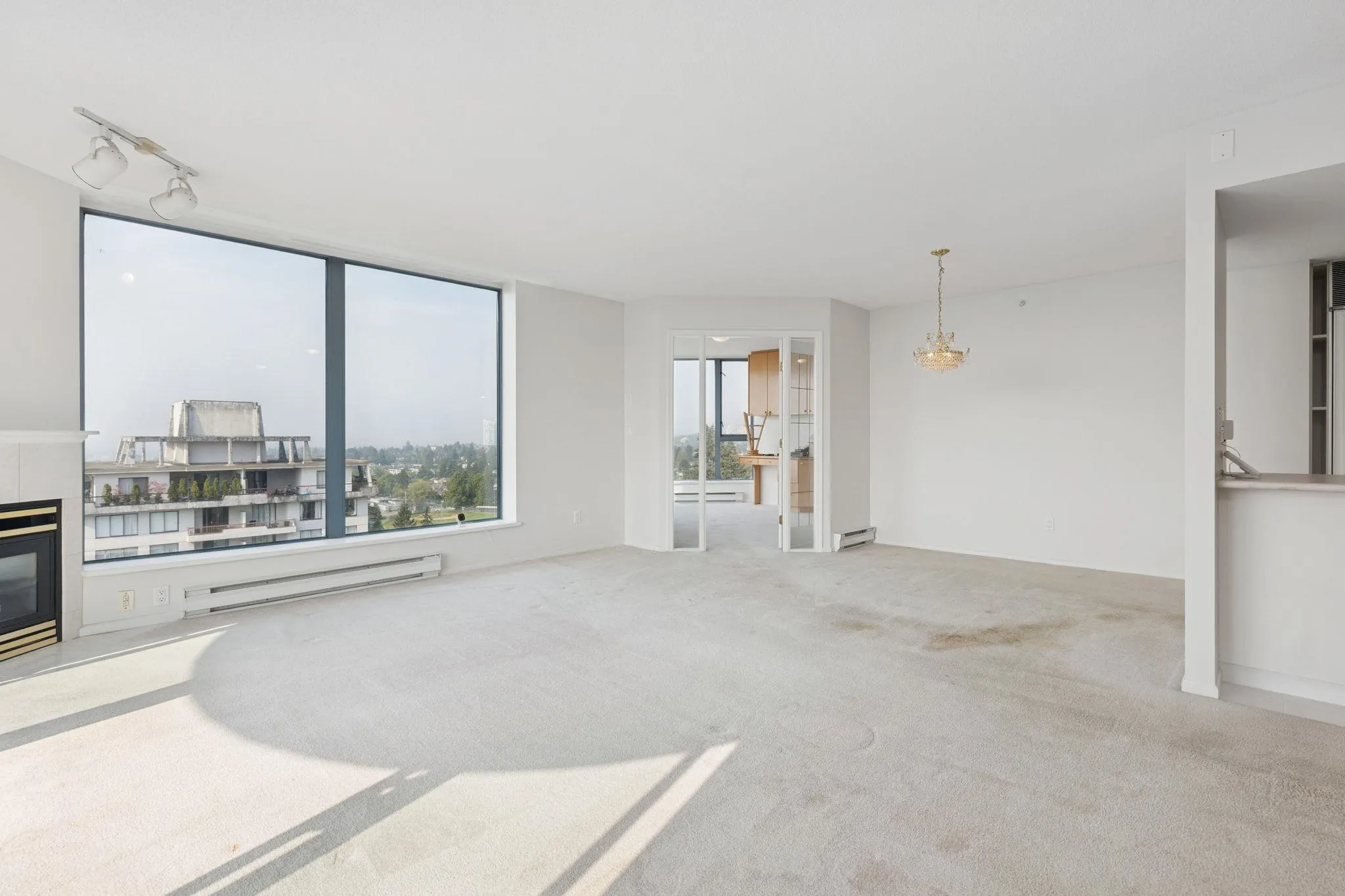 1605 739 Princess Street