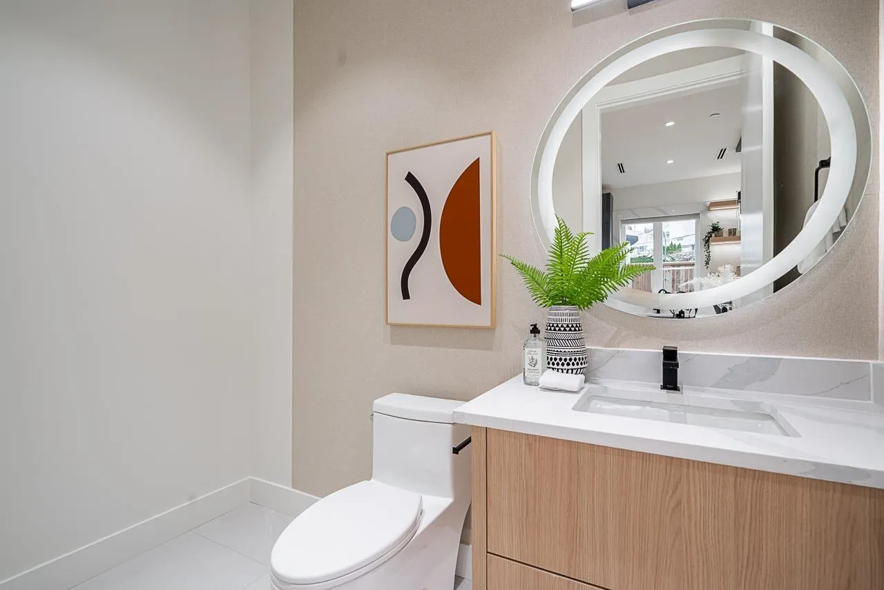 2835 Oliver Crescent