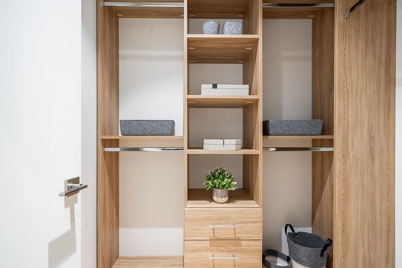 2835 Oliver Crescent